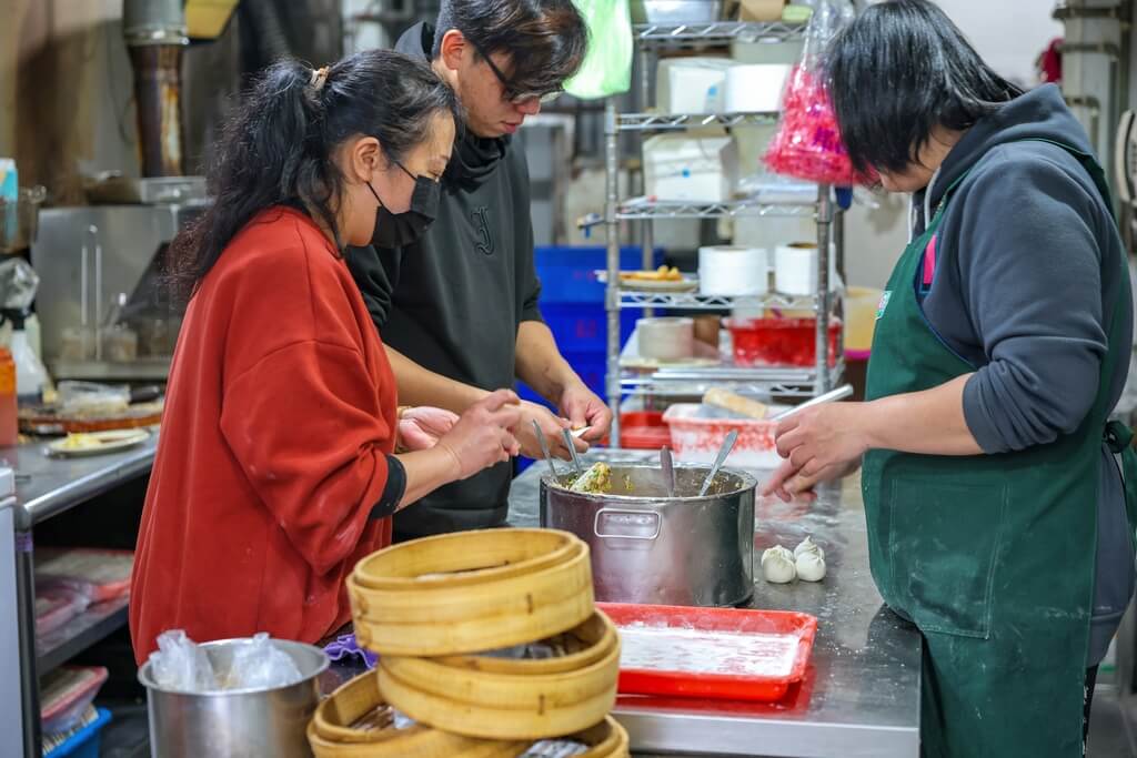 湳雅夜市美食｜板橋小籠包、爆漿肉汁要小心吃！板橋宵夜美食 @💕小美很愛嚐💕