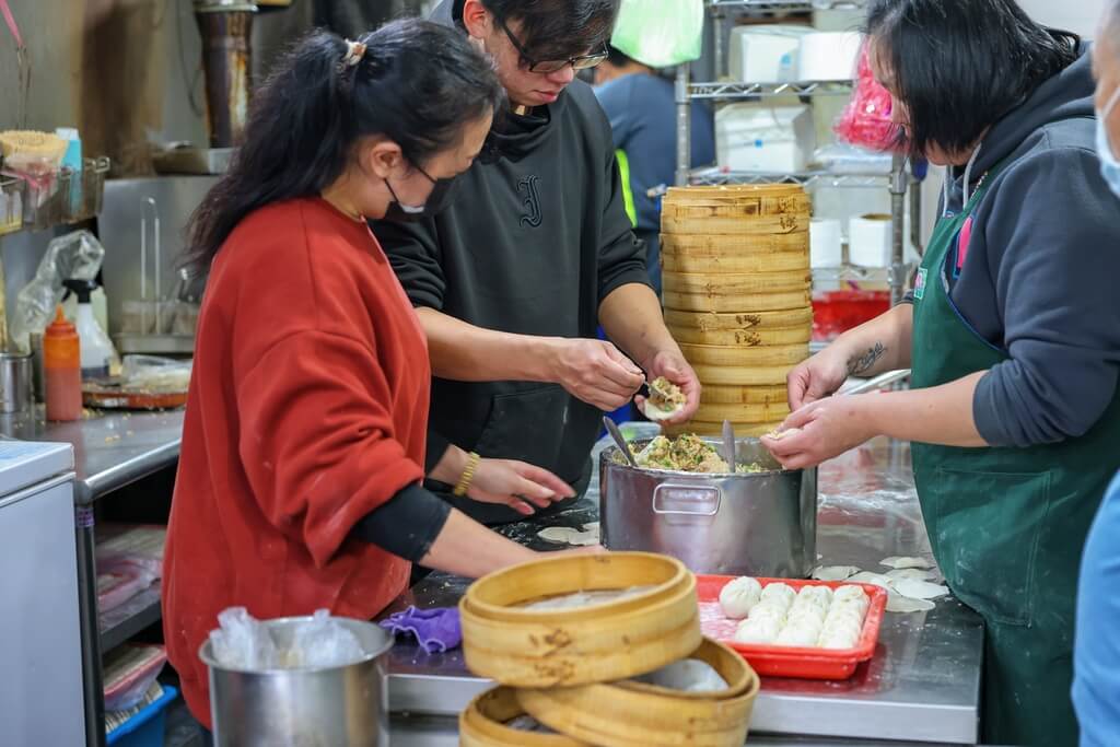 湳雅夜市美食｜板橋小籠包、爆漿肉汁要小心吃！板橋宵夜美食 @💕小美很愛嚐💕