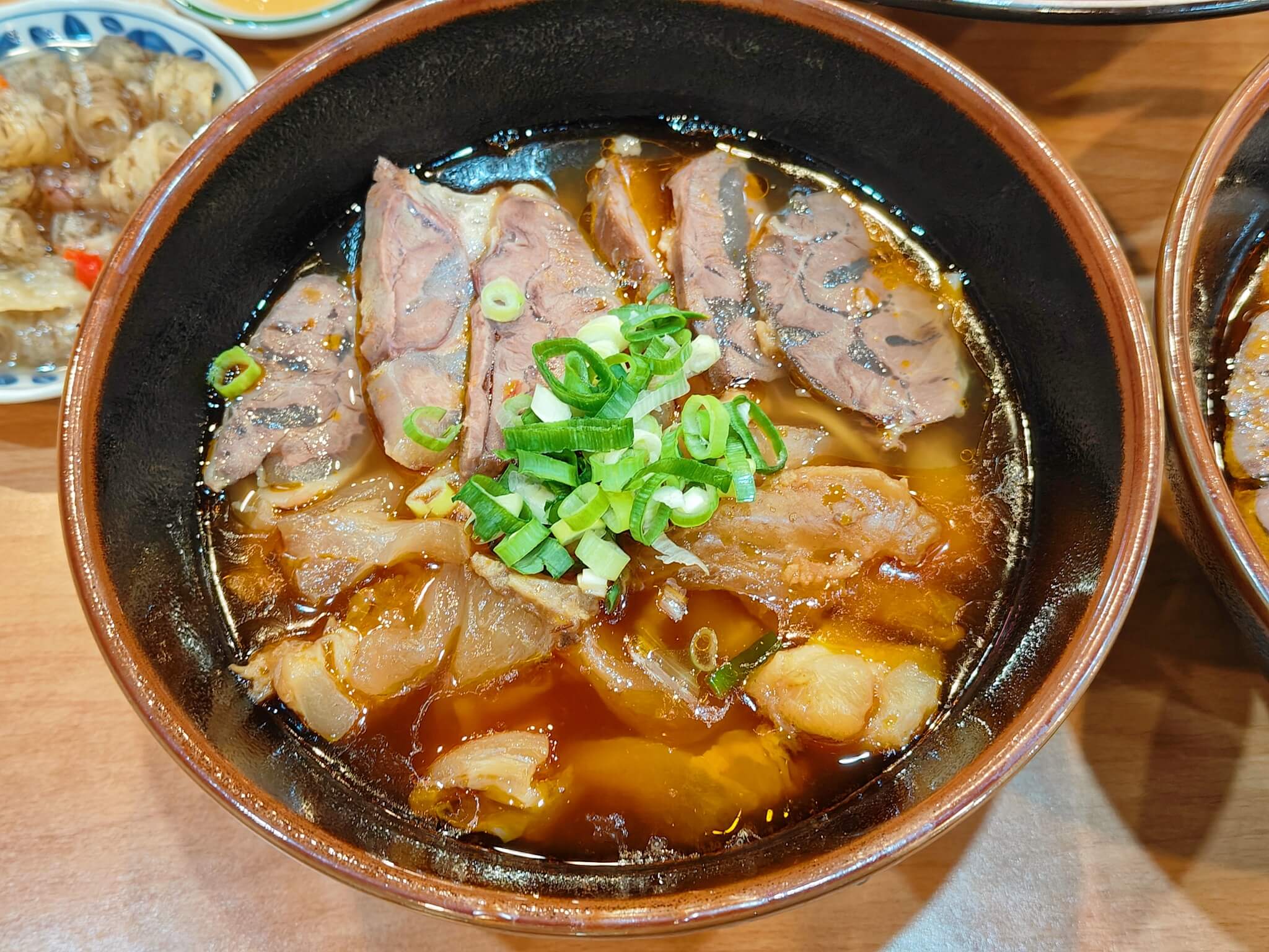 內壢美食｜清牛堂清燉牛肉麵內壢店、必點霸王清燉牛肉麵浮誇系美食、內用免費續湯！ @💕小美很愛嚐💕