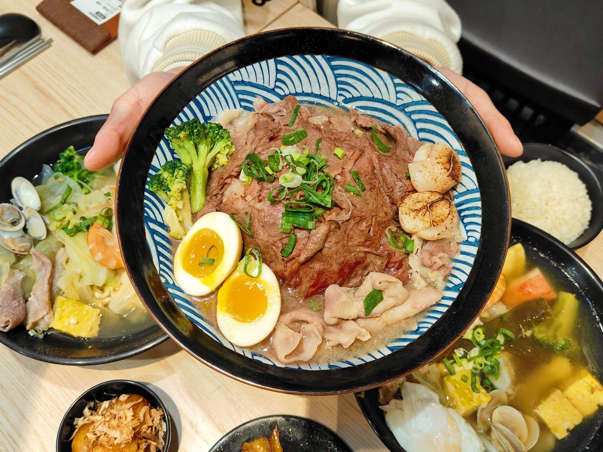 新莊美食｜二春外鍋燒專賣店新莊店、滿滿的肉和牛鍋燒和牛控為之瘋狂！ @💕小美很愛嚐💕