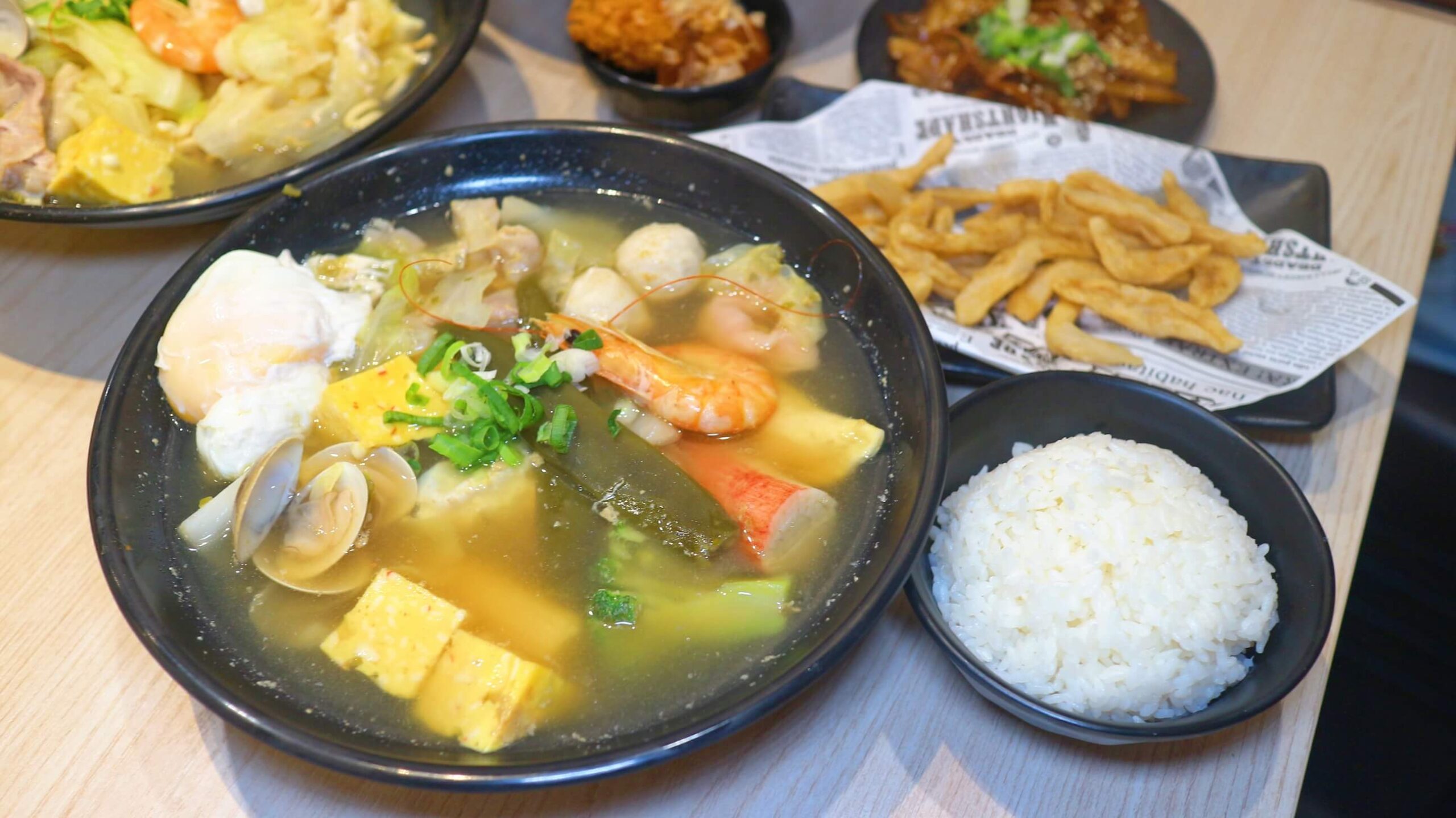 新莊美食｜二春外鍋燒專賣店新莊店、滿滿的肉和牛鍋燒和牛控為之瘋狂！ @💕小美很愛嚐💕