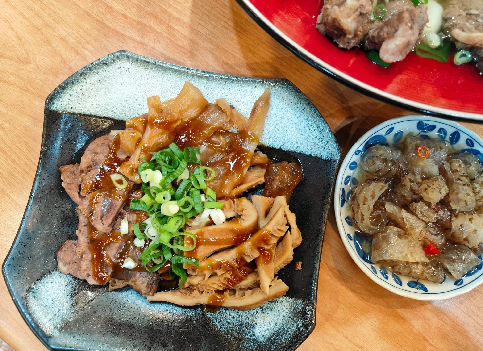 內壢美食｜清牛堂清燉牛肉麵內壢店、必點霸王清燉牛肉麵浮誇系美食、內用免費續湯！ @💕小美很愛嚐💕