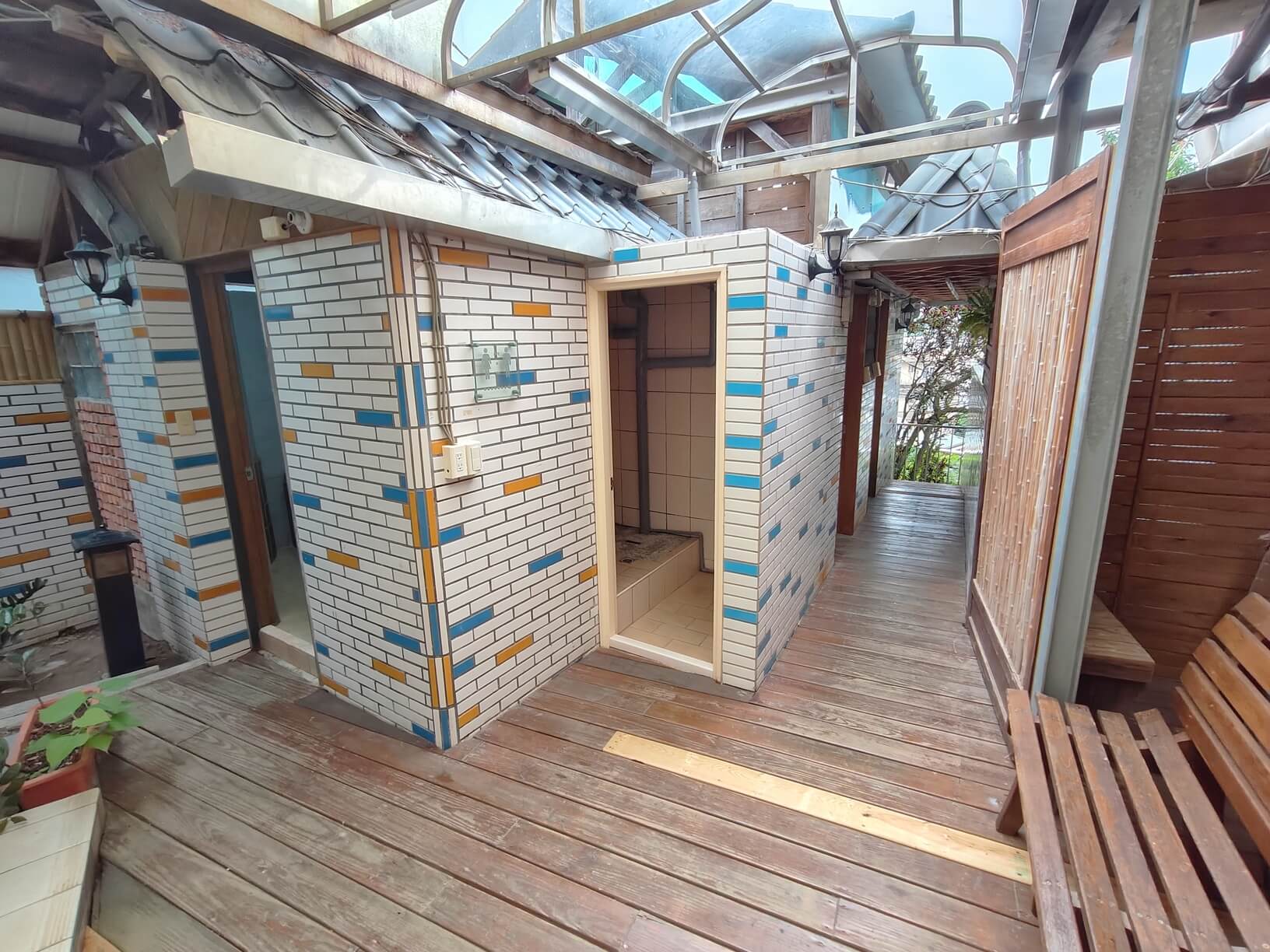 北投住宿｜麗之湯溫泉會館、奶白色美人牛奶浴湯、搭配原石岩片浴池、免費接駁車、停車場！ @💕小美很愛嚐💕