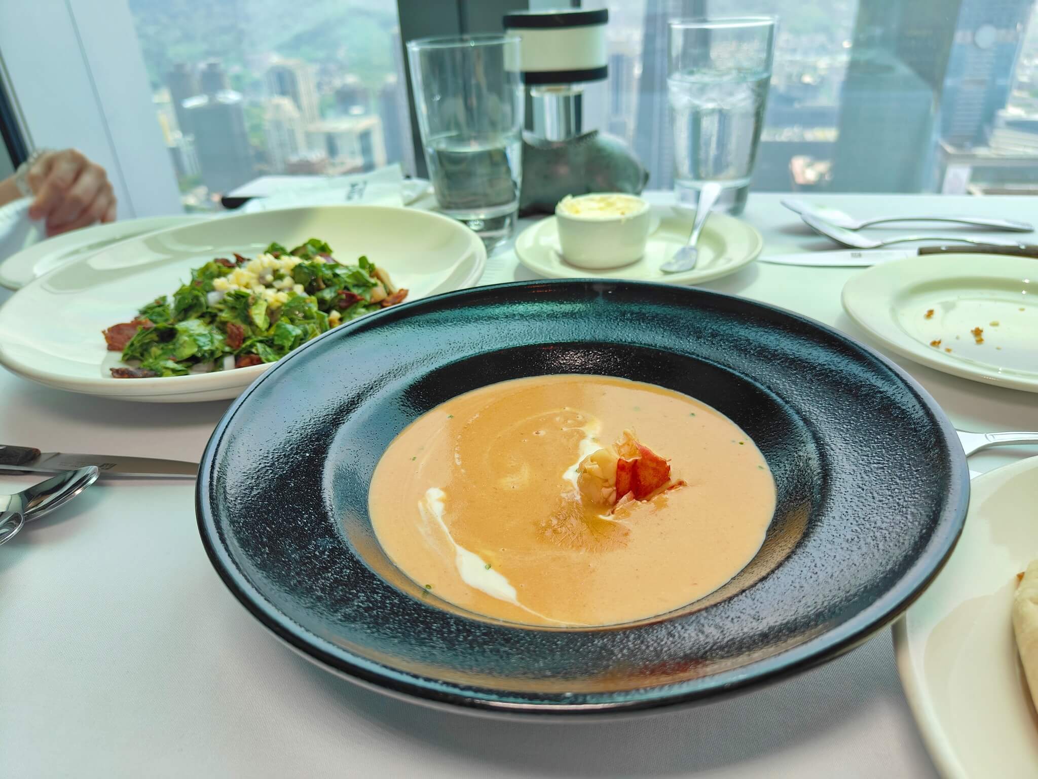 信義美食｜Morton&#8217;s 莫爾頓牛排館、俯瞰繁華台北美景、最浪漫夜景、許多人心中「夢幻級牛排餐廳」代表！ @💕小美很愛嚐💕