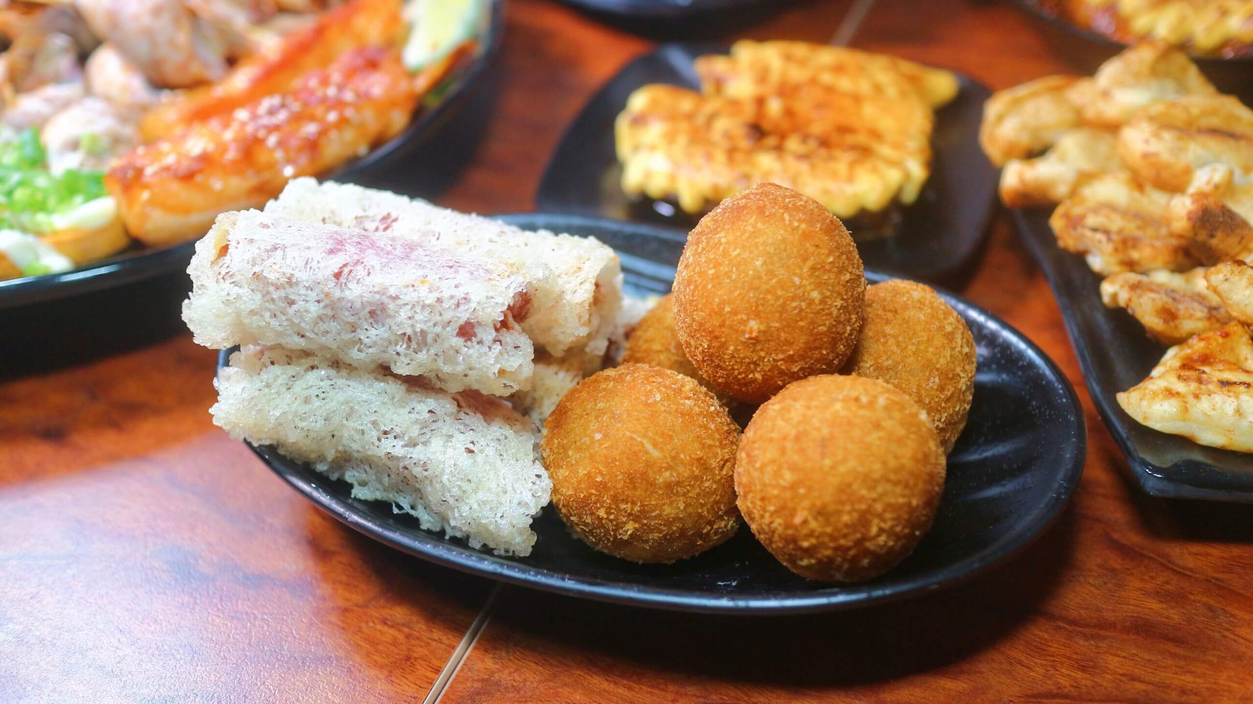 景美美食｜雞老闆桶仔雞景美店、壽星2斤半桶仔雞免費吃、用餐卡拉ok盡情高歌！景美外帶烤雞/景美宵夜美食！ @💕小美很愛嚐💕