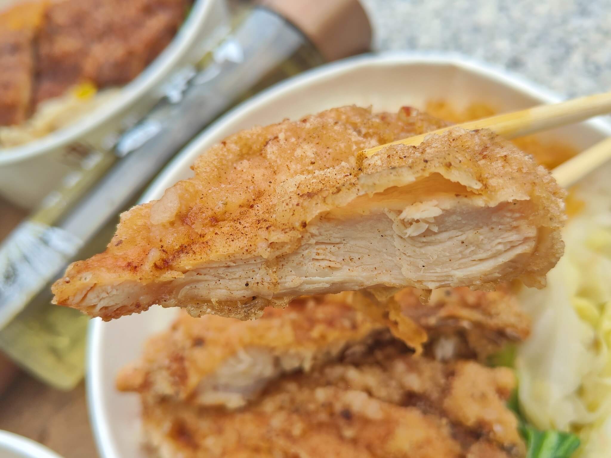 大同區美食｜極度飯桶 大同圓環店、雞排比手背還長、份量真的有嚇人、高CP值便當！ @💕小美很愛嚐💕