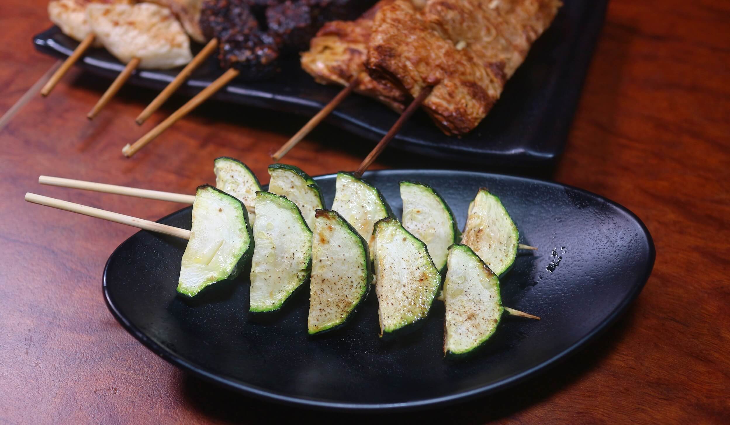 景美美食｜雞老闆桶仔雞景美店、壽星2斤半桶仔雞免費吃、用餐卡拉ok盡情高歌！景美外帶烤雞/景美宵夜美食！ @💕小美很愛嚐💕