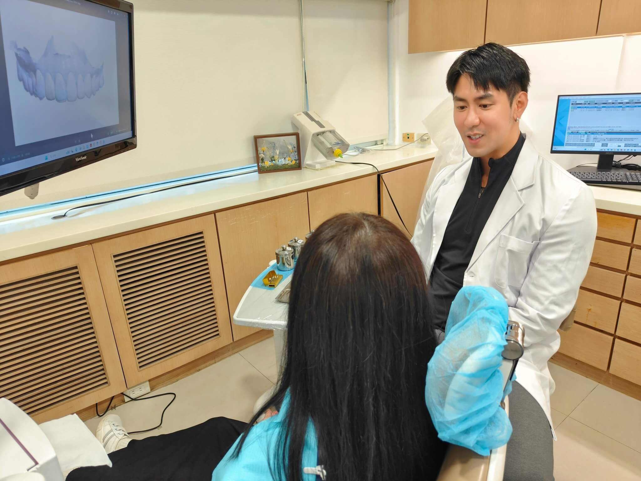 台北牙醫推薦｜台北旭光美學牙醫、投資在自己身上、美白貼片讓笑容更精緻迷人！ @💕小美很愛嚐💕