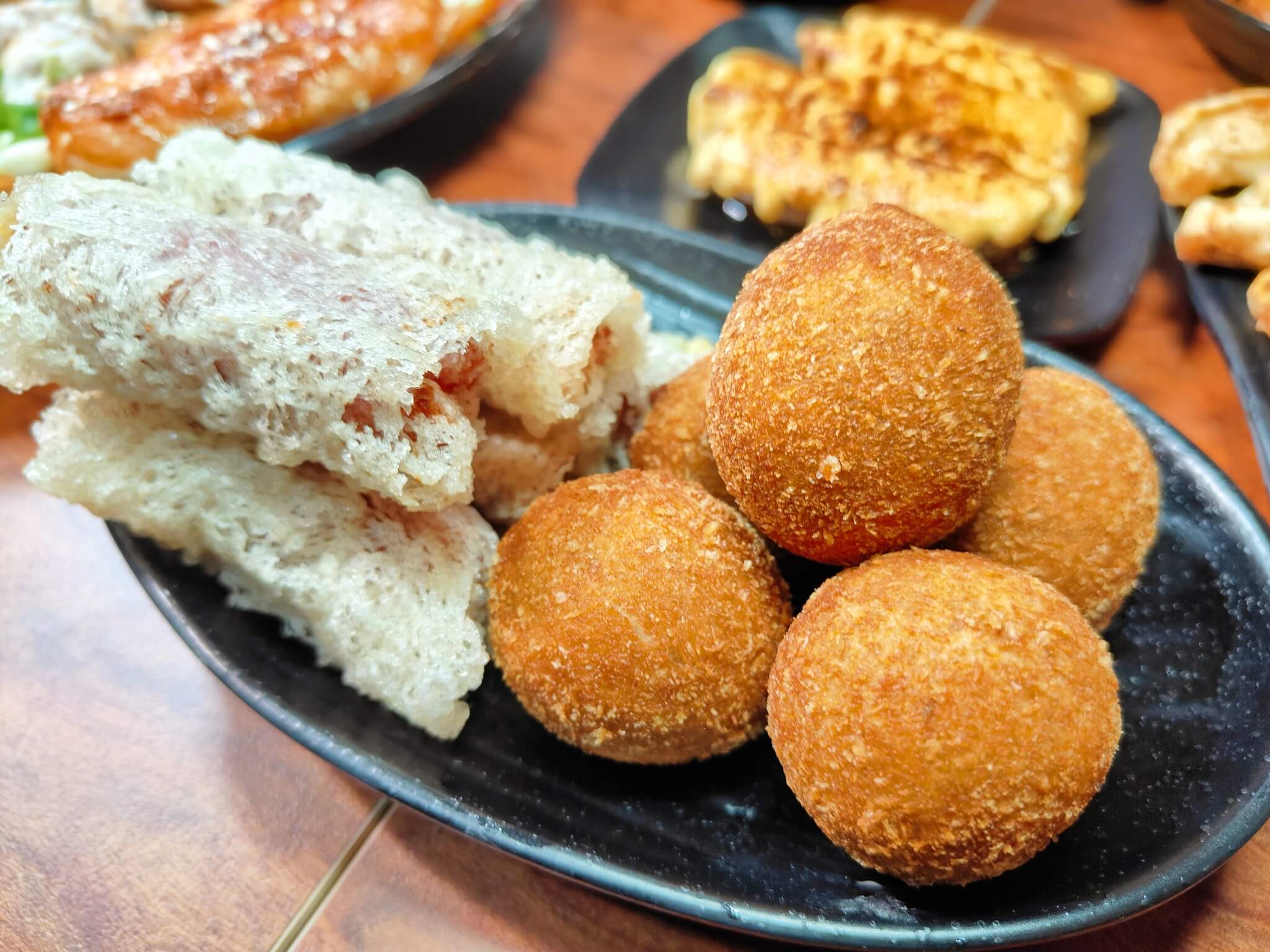 景美美食｜雞老闆桶仔雞景美店、壽星2斤半桶仔雞免費吃、用餐卡拉ok盡情高歌！景美外帶烤雞/景美宵夜美食！ @💕小美很愛嚐💕