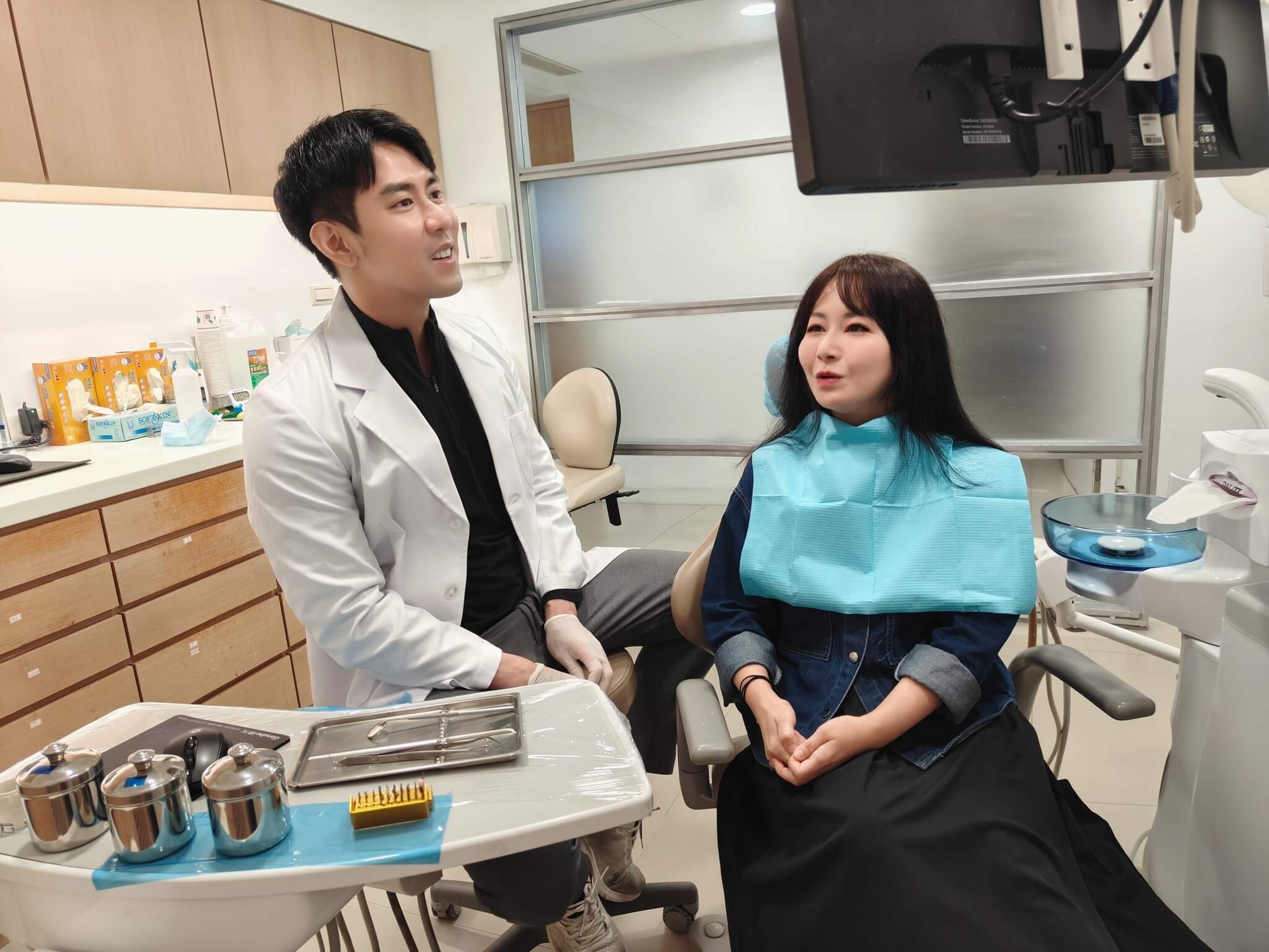 台北牙醫推薦｜台北旭光美學牙醫、投資在自己身上、美白貼片讓笑容更精緻迷人！ @💕小美很愛嚐💕