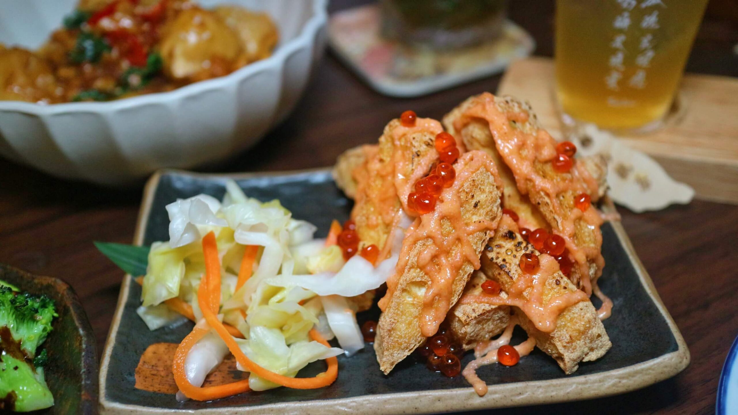 大同美食｜微醺花園餐酒館、歌手駐唱氣氛超棒、必點招牌炒水餃、逼逼啵啵臭豆腐很厲害！台北餐酒館推薦 @💕小美很愛嚐💕