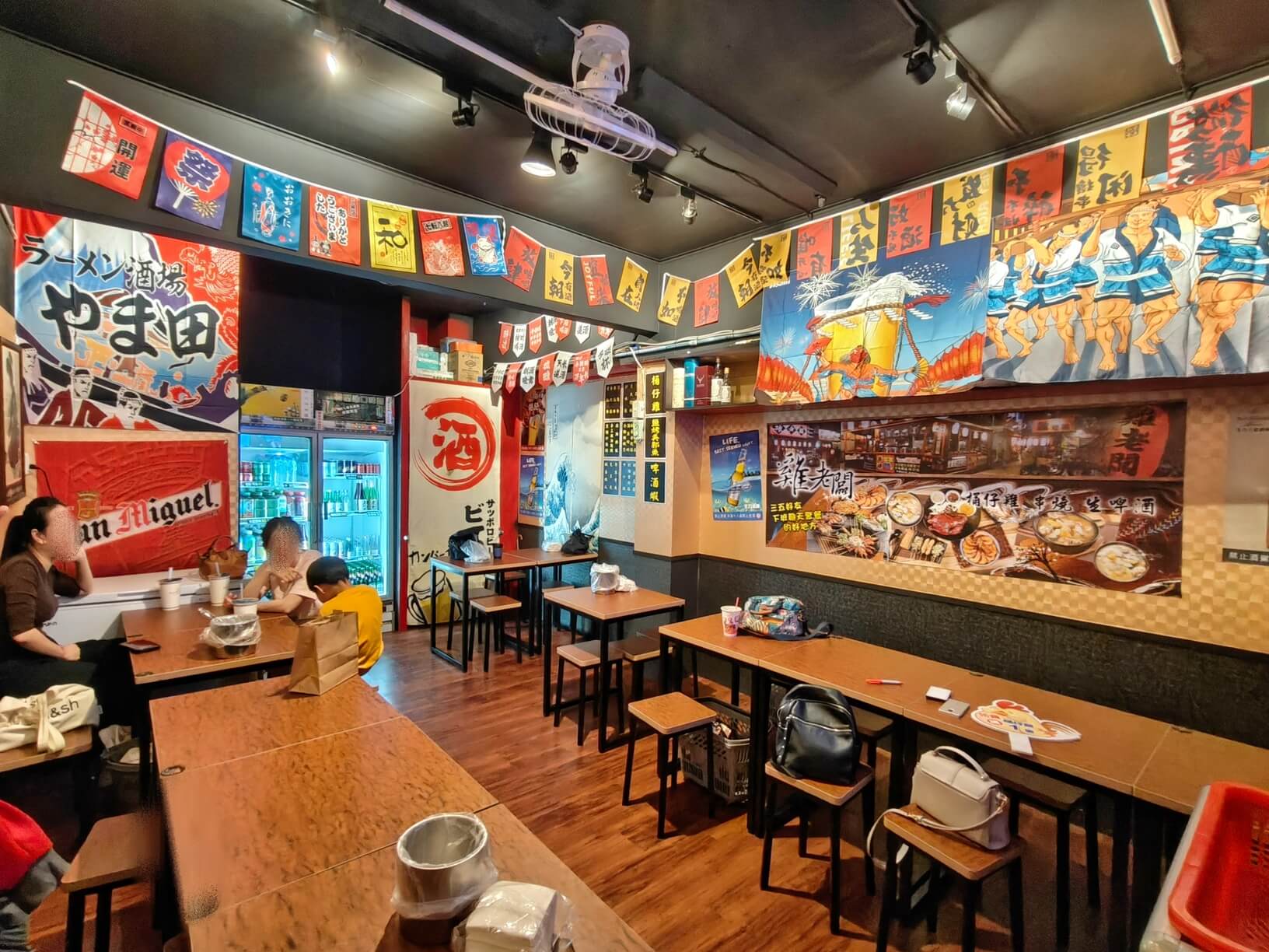 景美美食｜雞老闆桶仔雞景美店、壽星2斤半桶仔雞免費吃、用餐卡拉ok盡情高歌！景美外帶烤雞/景美宵夜美食！ @💕小美很愛嚐💕