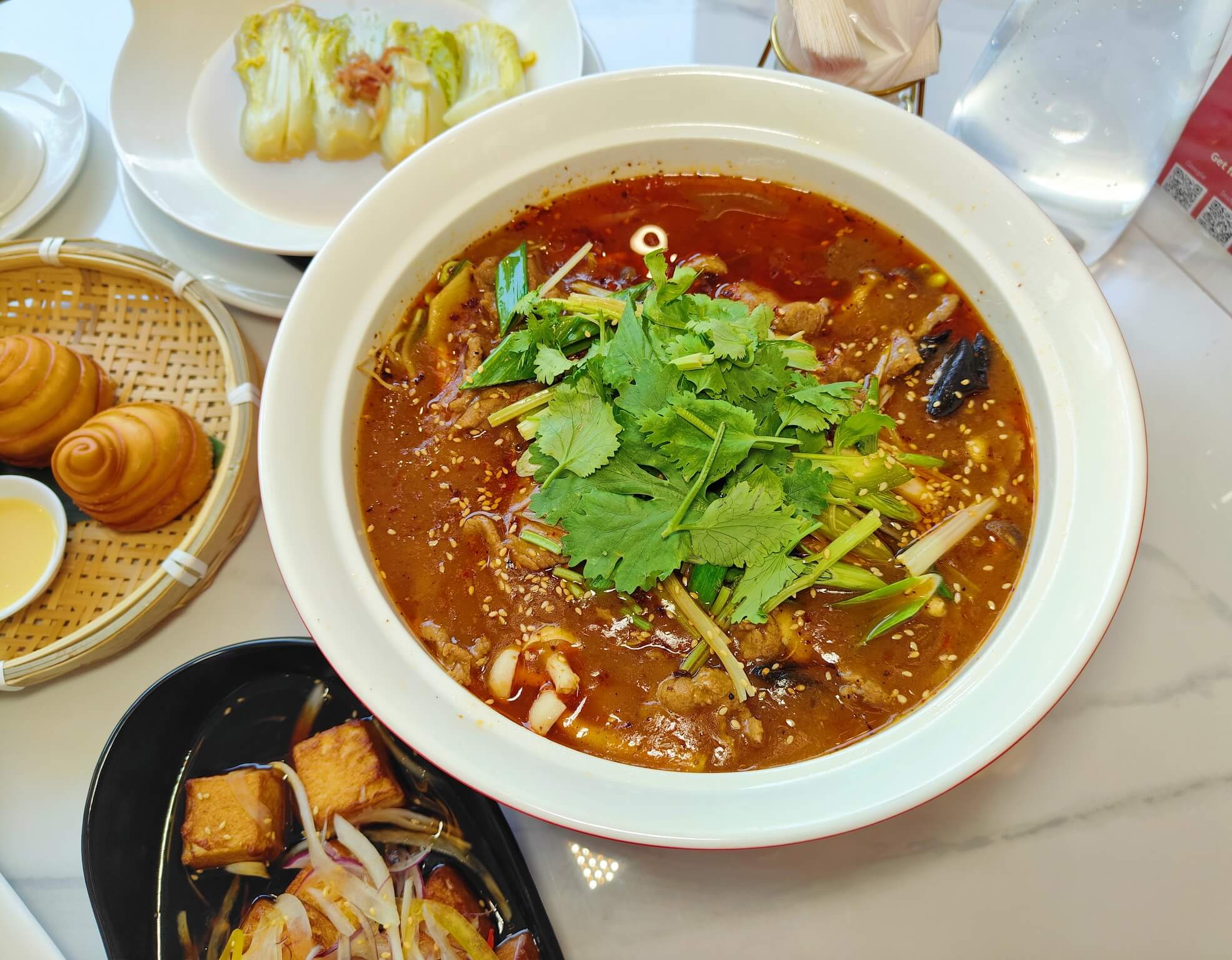 西門町美食｜致青春 湘菜館、一定要點香辣水煮牛、湘味厚蛋、必吃經典湘菜！ @💕小美很愛嚐💕