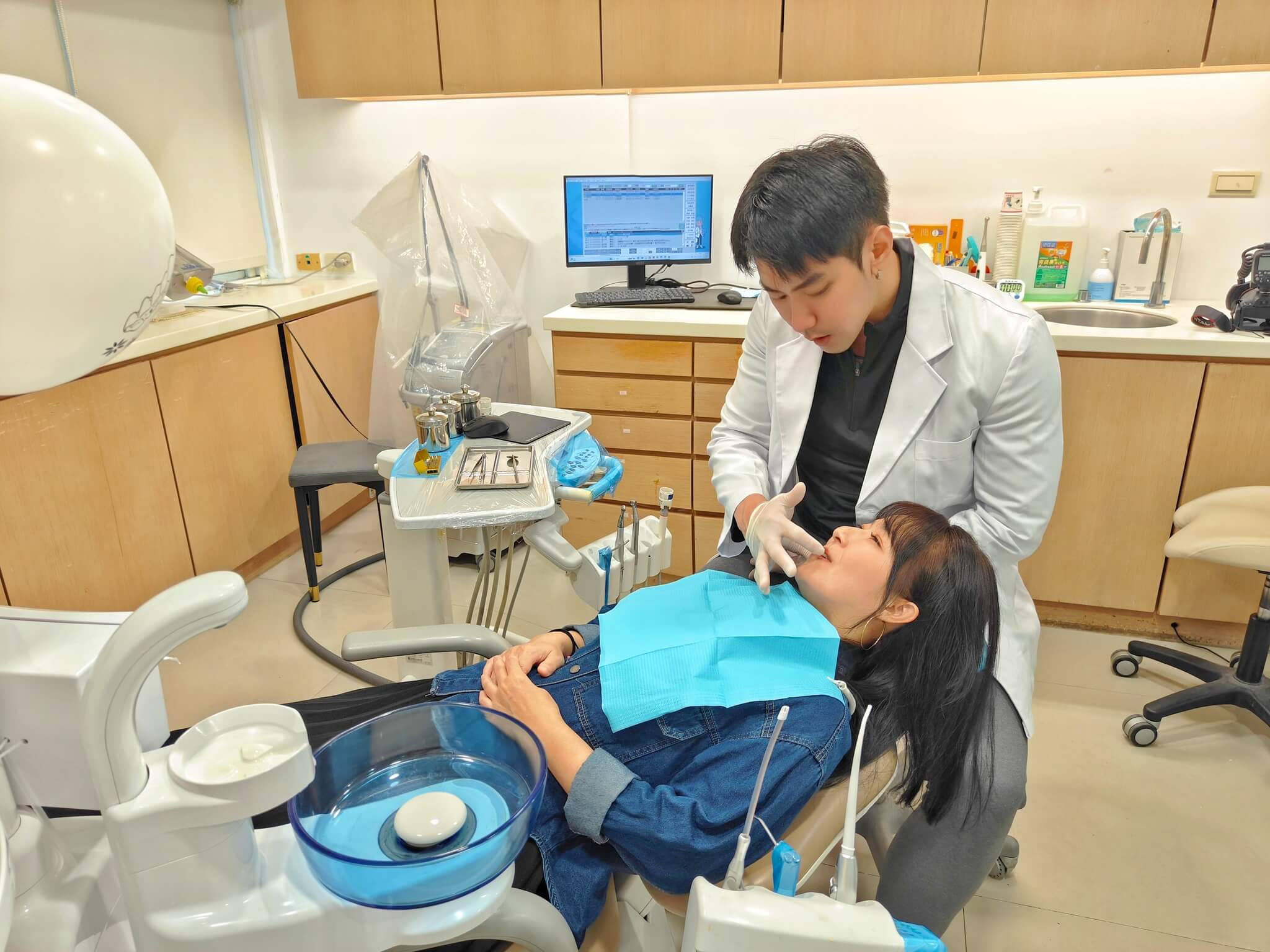台北牙醫推薦｜台北旭光美學牙醫、投資在自己身上、美白貼片讓笑容更精緻迷人！ @💕小美很愛嚐💕
