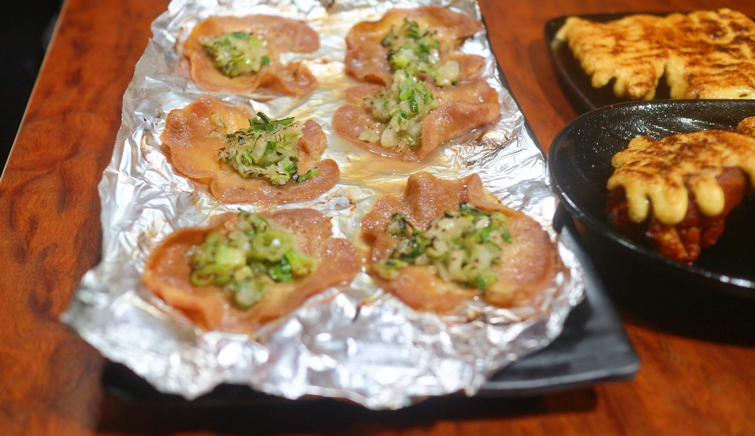 景美美食｜雞老闆桶仔雞景美店、壽星2斤半桶仔雞免費吃、用餐卡拉ok盡情高歌！景美外帶烤雞/景美宵夜美食！ @💕小美很愛嚐💕