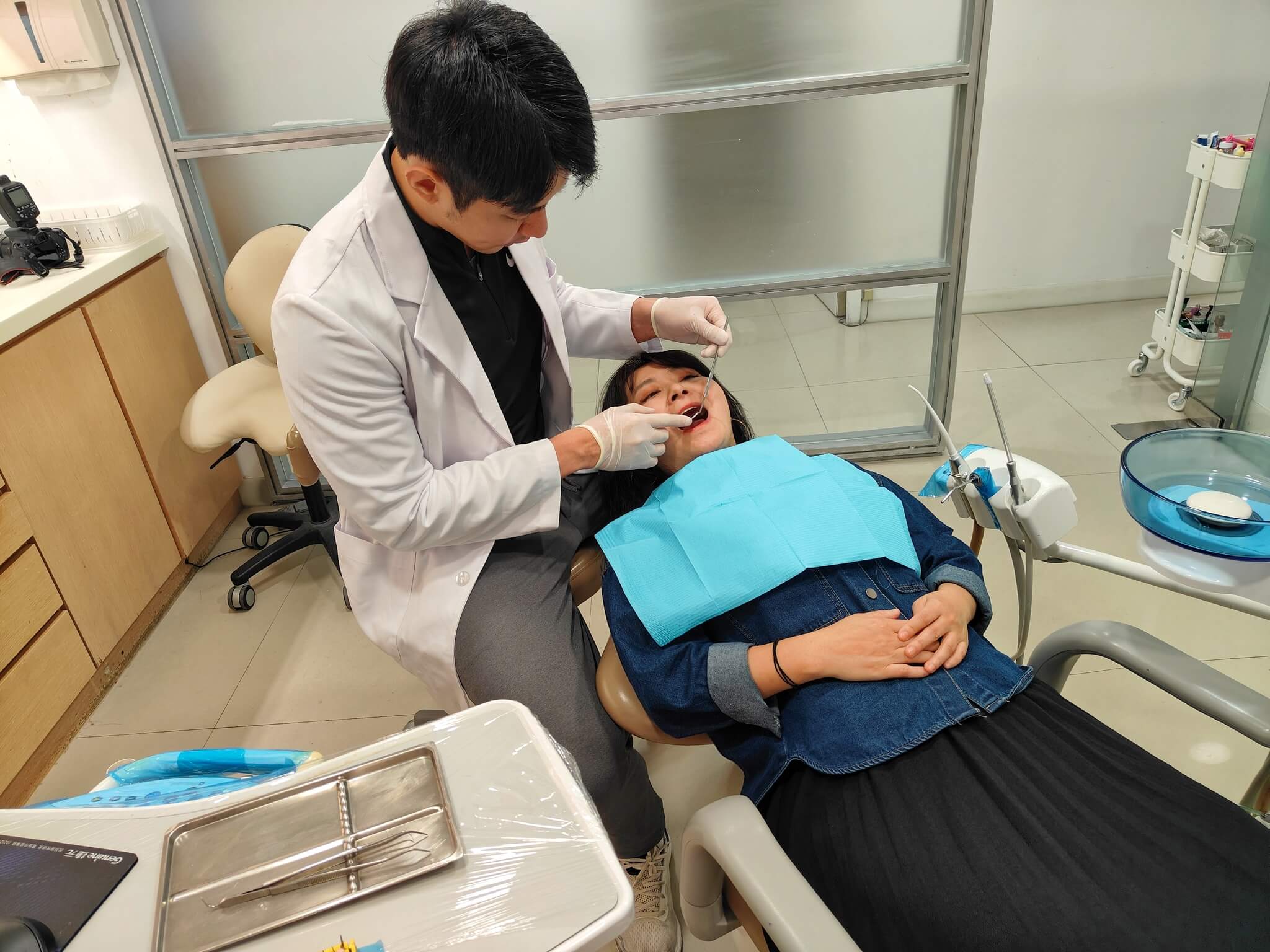 台北牙醫推薦｜台北旭光美學牙醫、投資在自己身上、美白貼片讓笑容更精緻迷人！ @💕小美很愛嚐💕