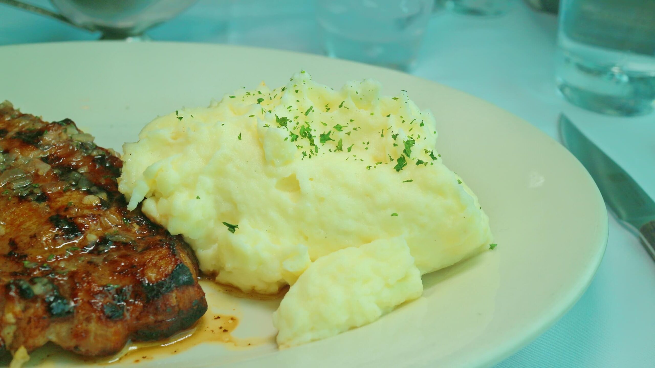 信義美食｜Morton&#8217;s 莫爾頓牛排館、俯瞰繁華台北美景、最浪漫夜景、許多人心中「夢幻級牛排餐廳」代表！ @💕小美很愛嚐💕