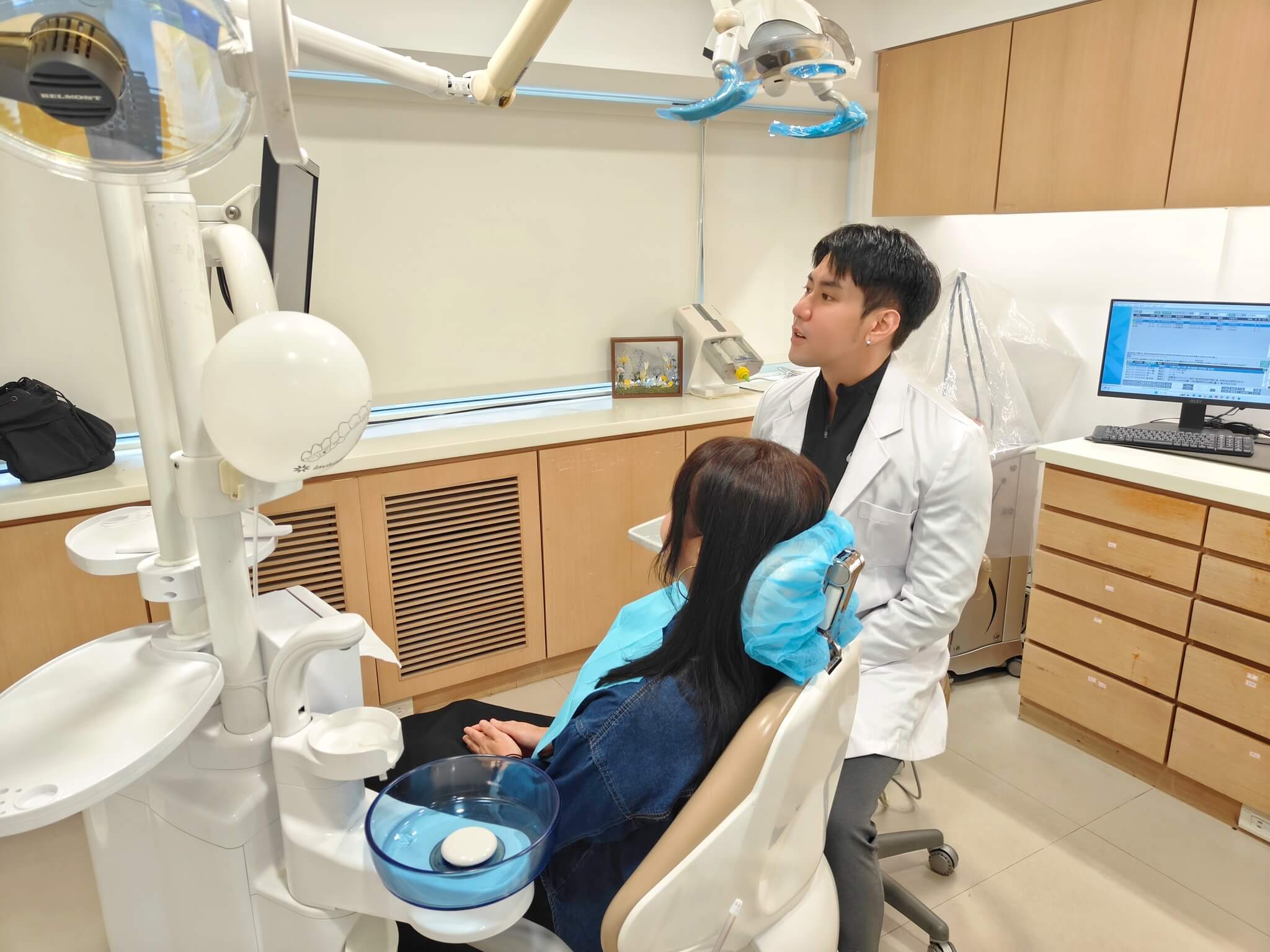 台北牙醫推薦｜台北旭光美學牙醫、投資在自己身上、美白貼片讓笑容更精緻迷人！ @💕小美很愛嚐💕