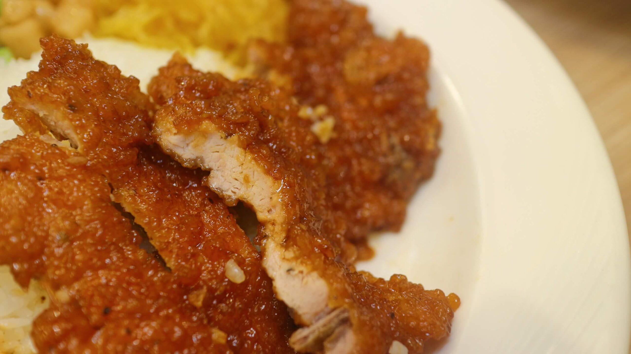 大同區美食｜極度飯桶 大同圓環店、雞排比手背還長、份量真的有嚇人、高CP值便當！ @💕小美很愛嚐💕