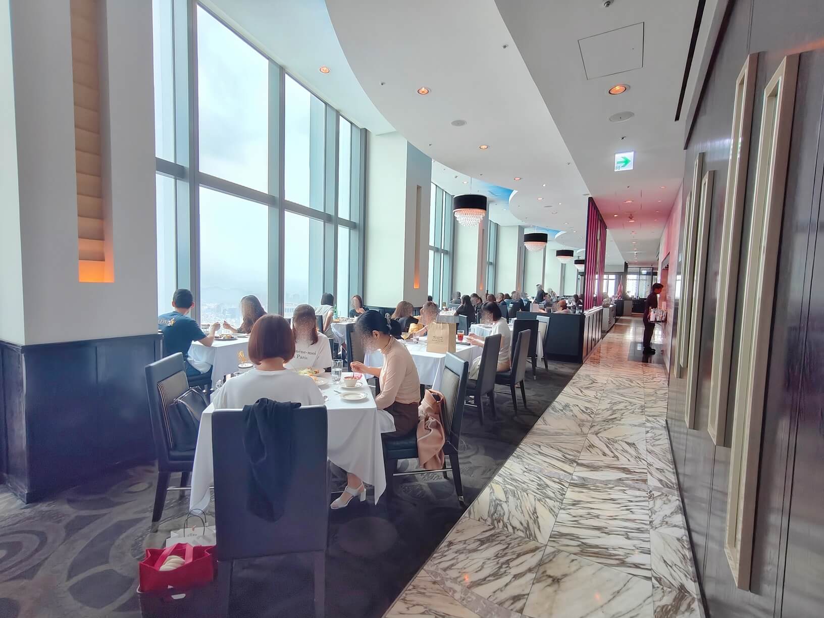 信義美食｜Morton&#8217;s 莫爾頓牛排館、俯瞰繁華台北美景、最浪漫夜景、許多人心中「夢幻級牛排餐廳」代表！ @💕小美很愛嚐💕