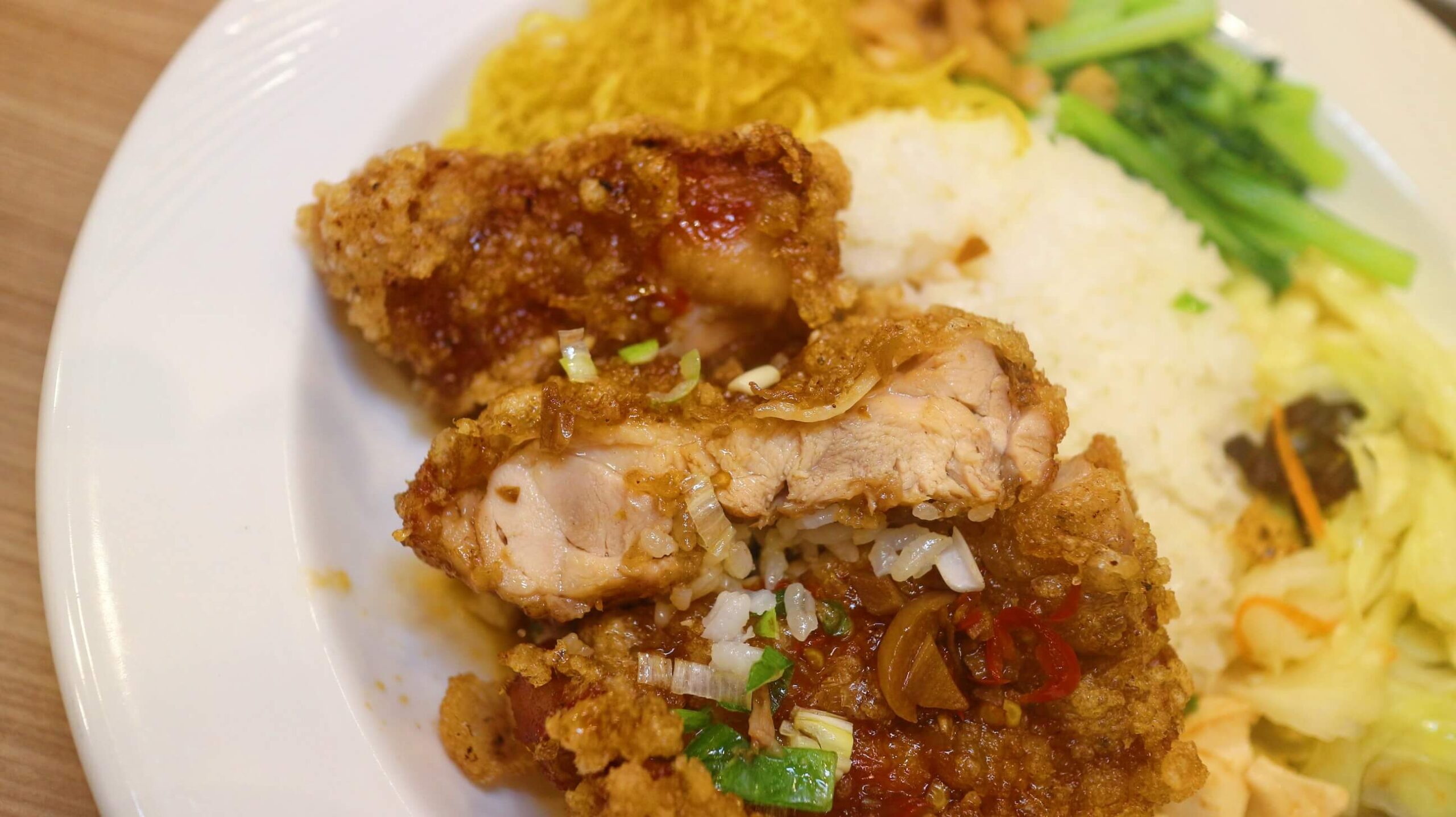 大同區美食｜極度飯桶 大同圓環店、雞排比手背還長、份量真的有嚇人、高CP值便當！ @💕小美很愛嚐💕