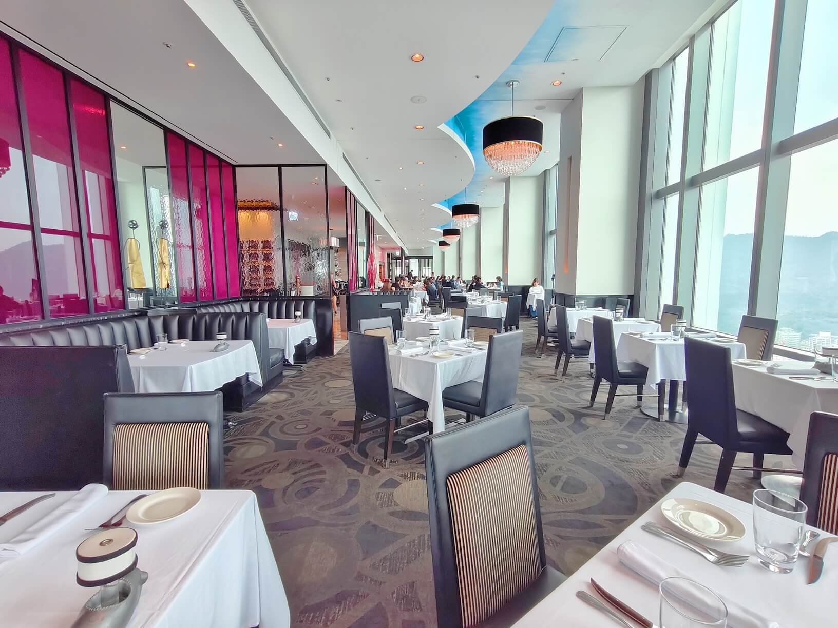 信義美食｜Morton&#8217;s 莫爾頓牛排館、俯瞰繁華台北美景、最浪漫夜景、許多人心中「夢幻級牛排餐廳」代表！ @💕小美很愛嚐💕