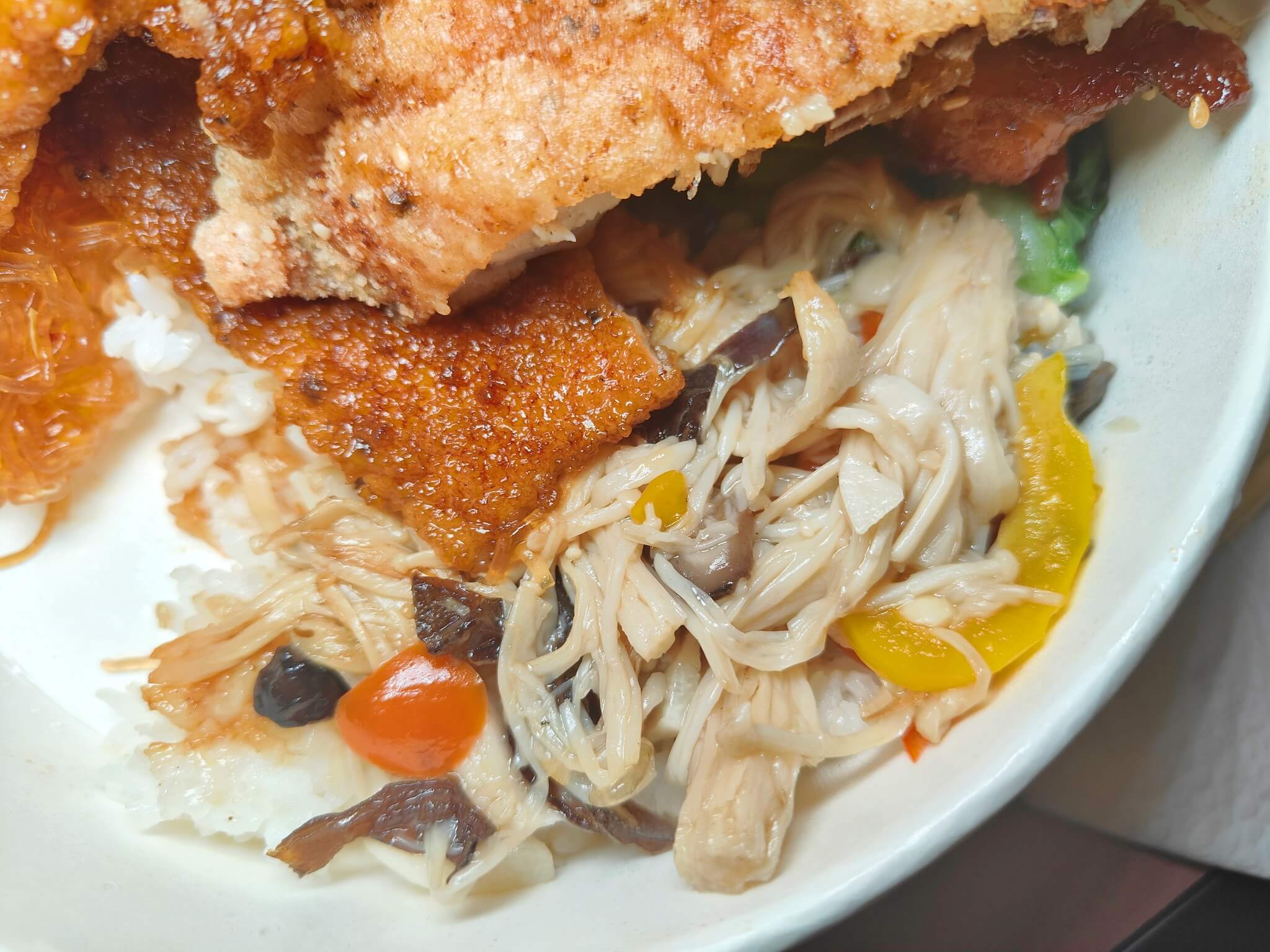 大同區美食｜極度飯桶 大同圓環店、雞排比手背還長、份量真的有嚇人、高CP值便當！ @💕小美很愛嚐💕