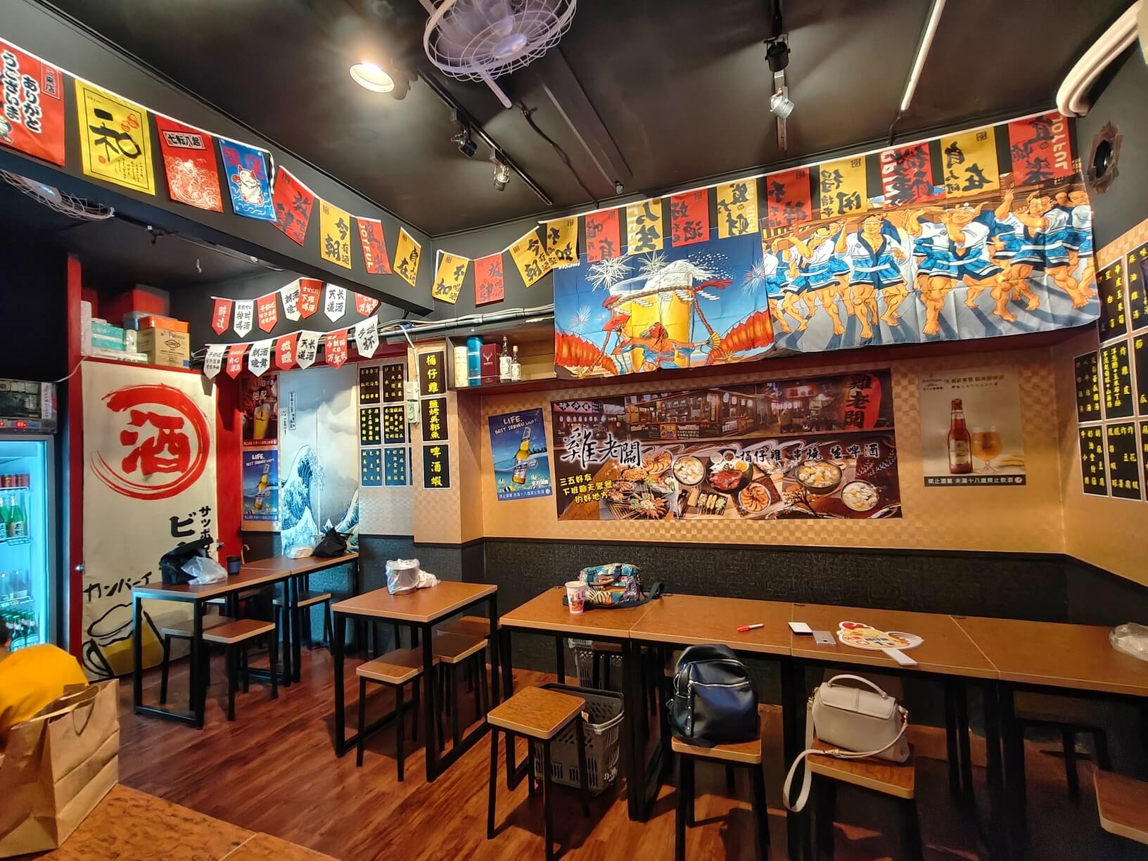 景美美食｜雞老闆桶仔雞景美店、壽星2斤半桶仔雞免費吃、用餐卡拉ok盡情高歌！景美外帶烤雞/景美宵夜美食！ @💕小美很愛嚐💕