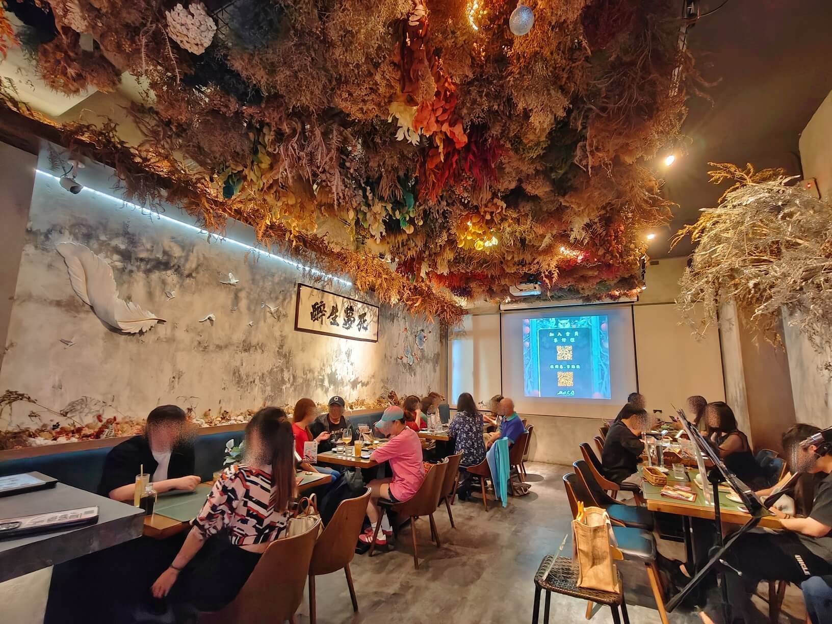 大同美食｜微醺花園餐酒館、歌手駐唱氣氛超棒、必點招牌炒水餃、逼逼啵啵臭豆腐很厲害！台北餐酒館推薦 @💕小美很愛嚐💕