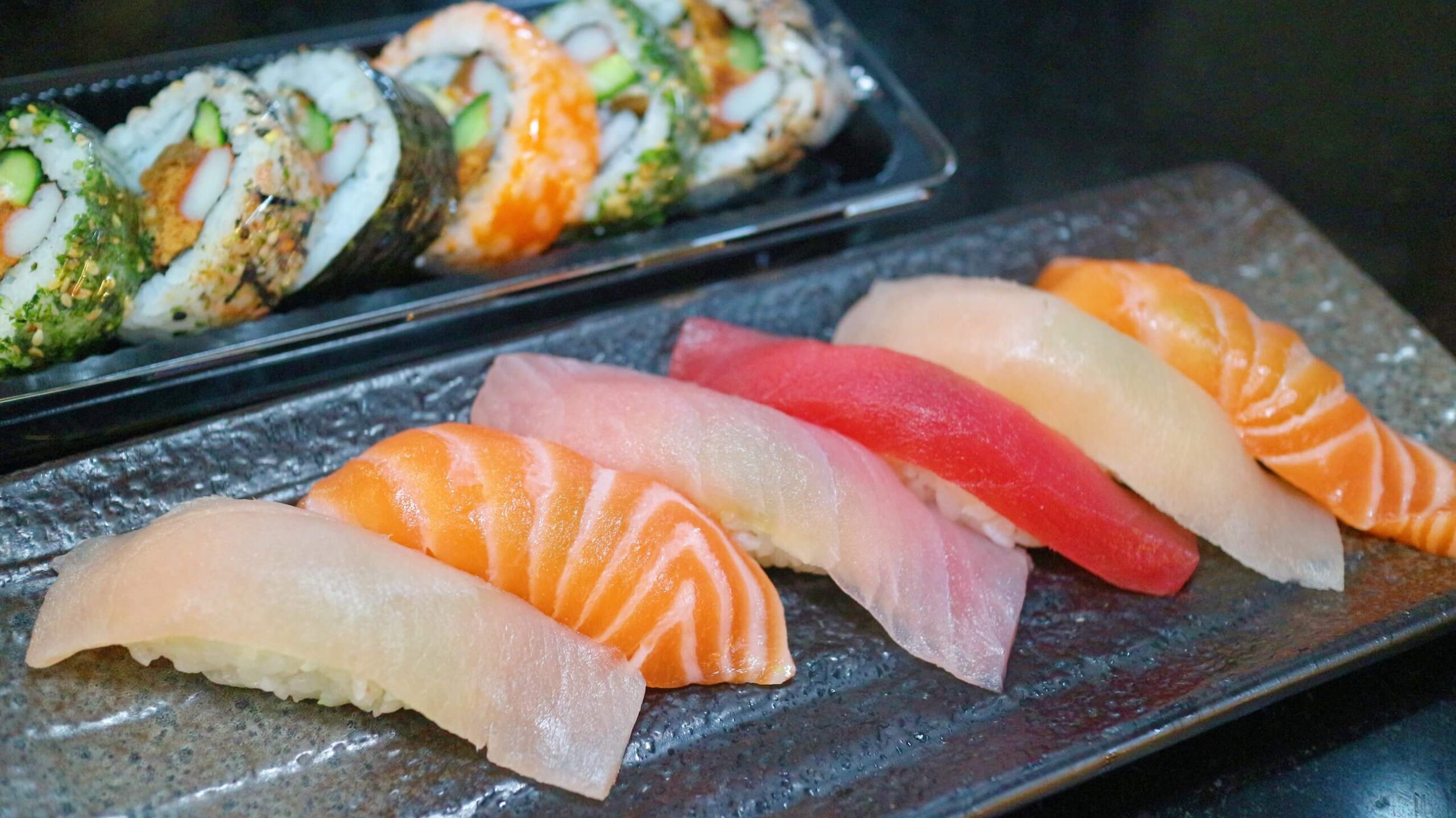 信義美食｜朋月栻 韓雞雞 江原道 宗음식 韓吃一隻雞 微風信義店、超超浮誇厲害的超擊敗海鮮桶、小菜無限你吃超高CP值！ @💕小美很愛嚐💕