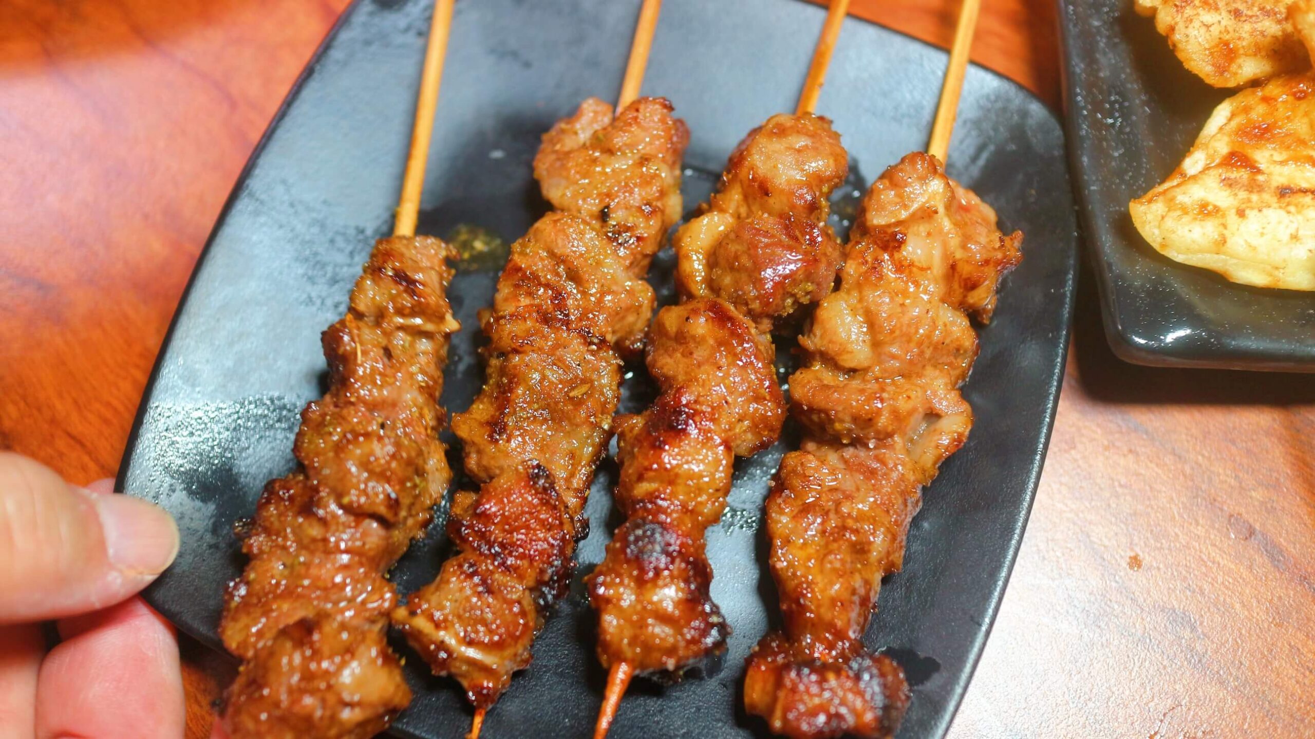 景美美食｜雞老闆桶仔雞景美店、壽星2斤半桶仔雞免費吃、用餐卡拉ok盡情高歌！景美外帶烤雞/景美宵夜美食！ @💕小美很愛嚐💕