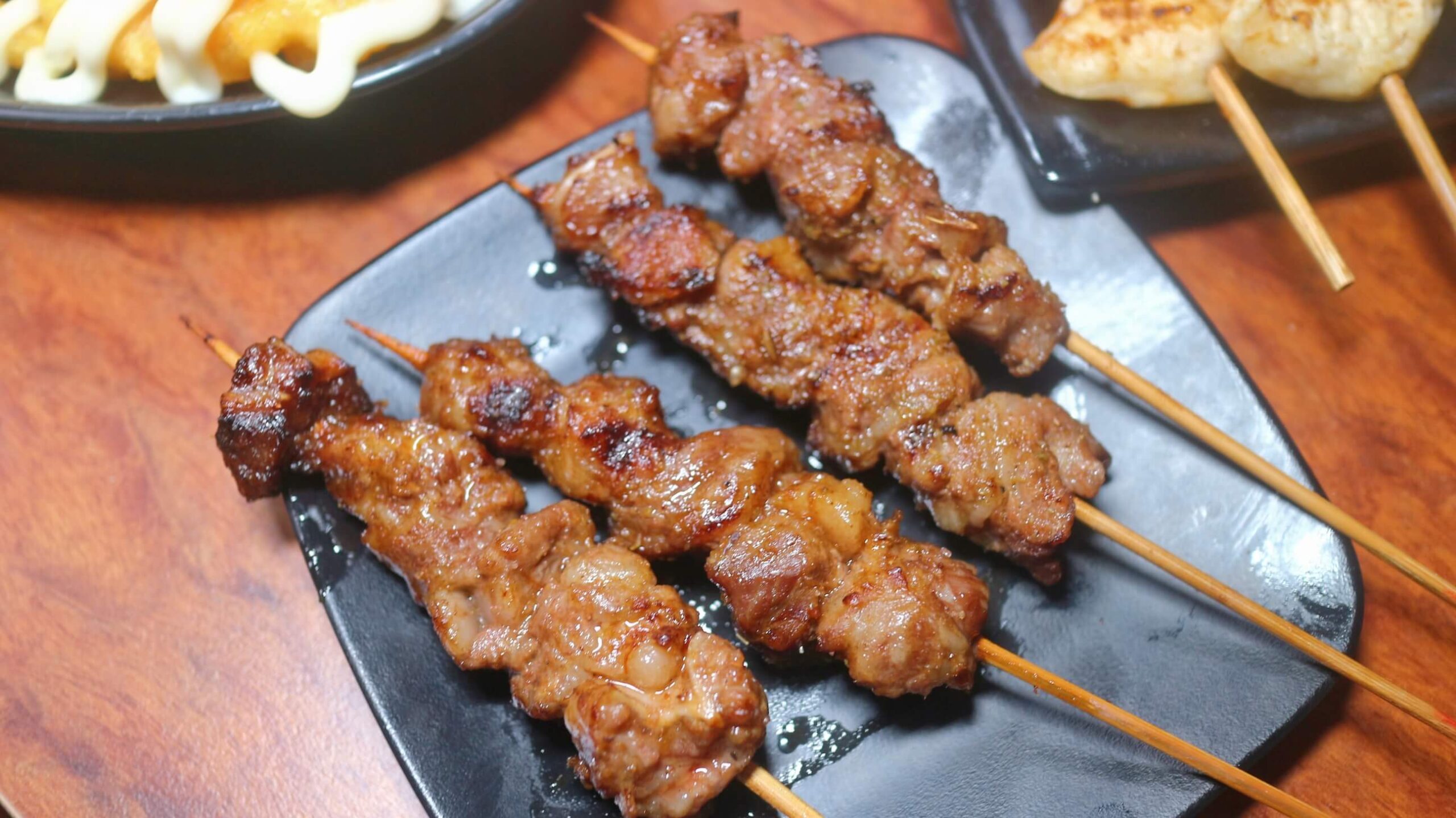 景美美食｜雞老闆桶仔雞景美店、壽星2斤半桶仔雞免費吃、用餐卡拉ok盡情高歌！景美外帶烤雞/景美宵夜美食！ @💕小美很愛嚐💕