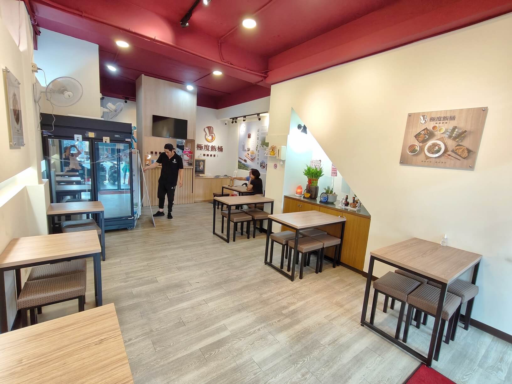 大同區美食｜極度飯桶 大同圓環店、雞排比手背還長、份量真的有嚇人、高CP值便當！ @💕小美很愛嚐💕