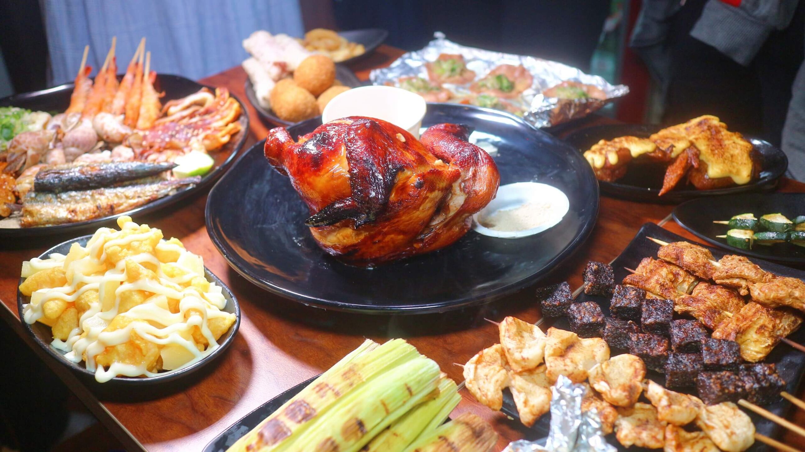 景美美食｜雞老闆桶仔雞景美店、壽星2斤半桶仔雞免費吃、用餐卡拉ok盡情高歌！景美外帶烤雞/景美宵夜美食！ @💕小美很愛嚐💕