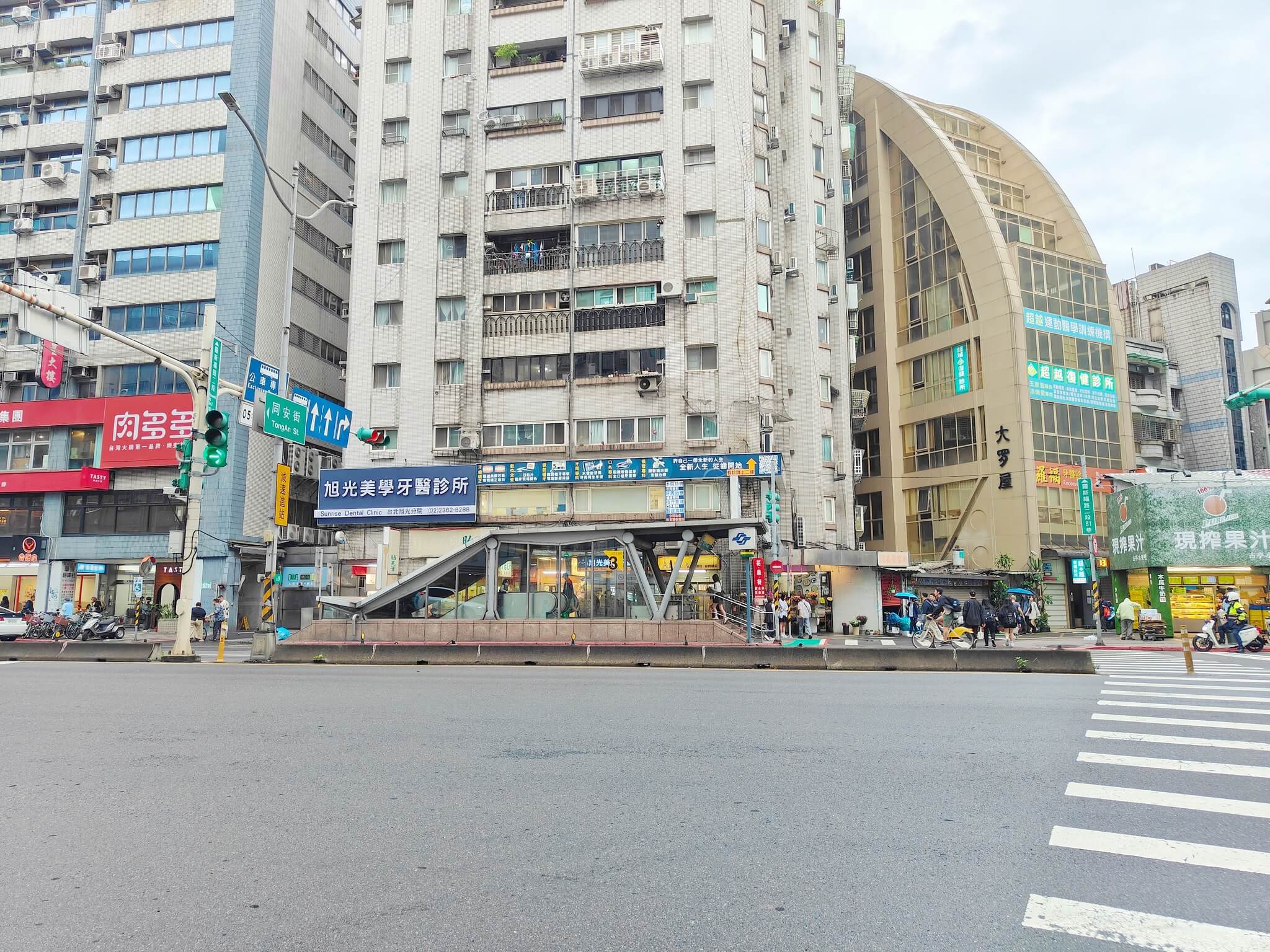 台北牙醫推薦｜台北旭光美學牙醫、投資在自己身上、美白貼片讓笑容更精緻迷人！ @💕小美很愛嚐💕