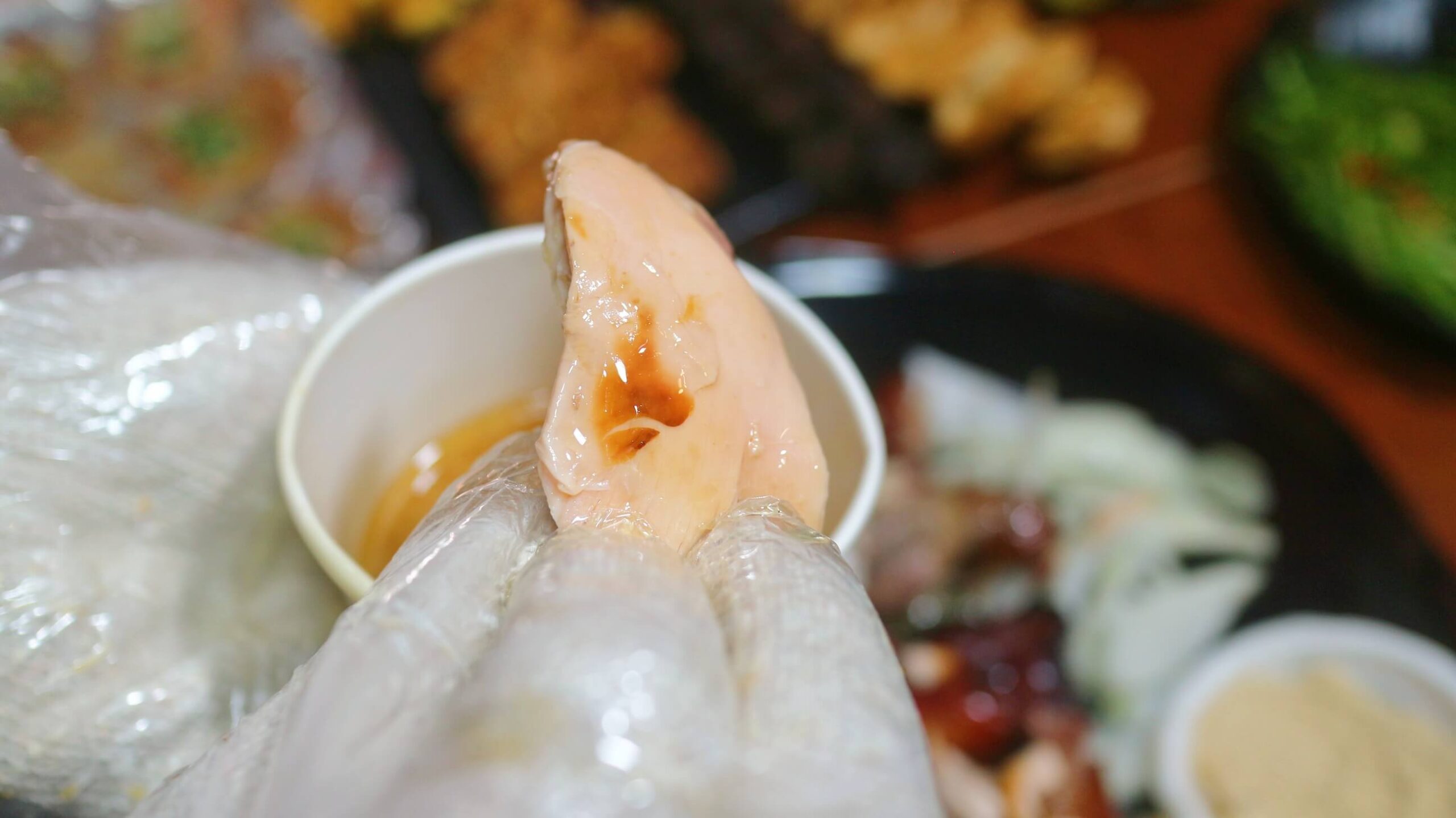 景美美食｜雞老闆桶仔雞景美店、壽星2斤半桶仔雞免費吃、用餐卡拉ok盡情高歌！景美外帶烤雞/景美宵夜美食！ @💕小美很愛嚐💕