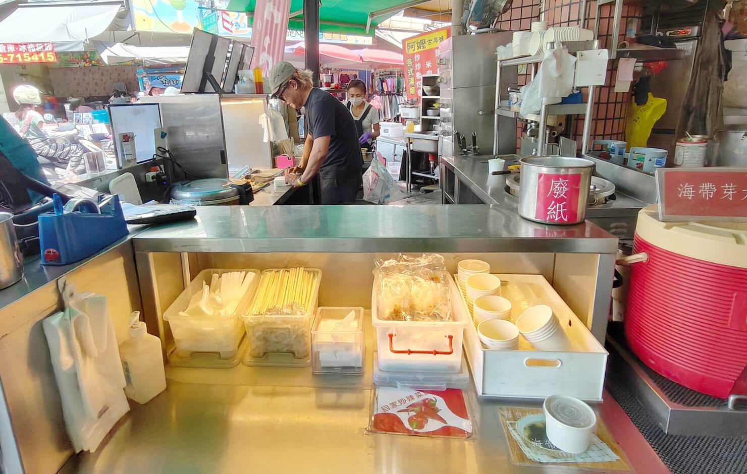 台中美食｜一力發、向上市場內26年老店、超人氣在地平價便當推薦、比臉大雞排！ @💕小美很愛嚐💕
