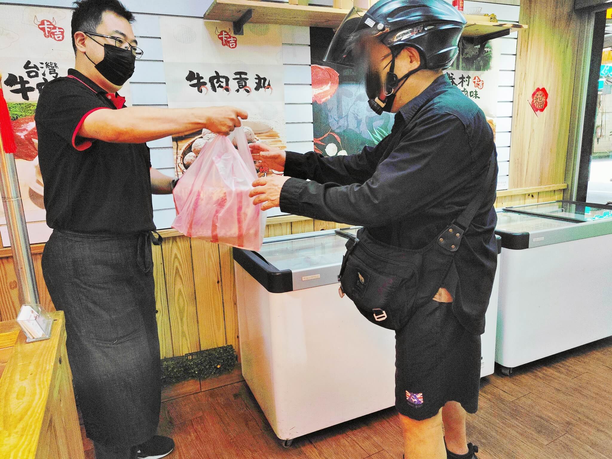 永和美食｜卡吉牛羊肉專賣店、研發出多項獨特的牛肉美味、並打破傳統、永和人氣老字號牛肉店！ @💕小美很愛嚐💕