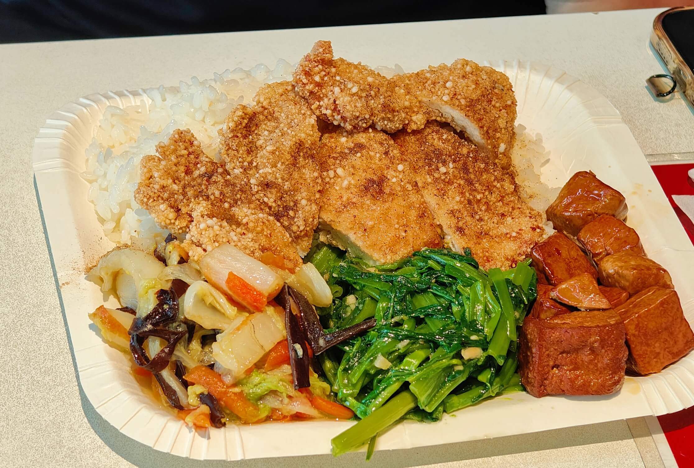 台中美食｜一力發、向上市場內26年老店、超人氣在地平價便當推薦、比臉大雞排！ @💕小美很愛嚐💕