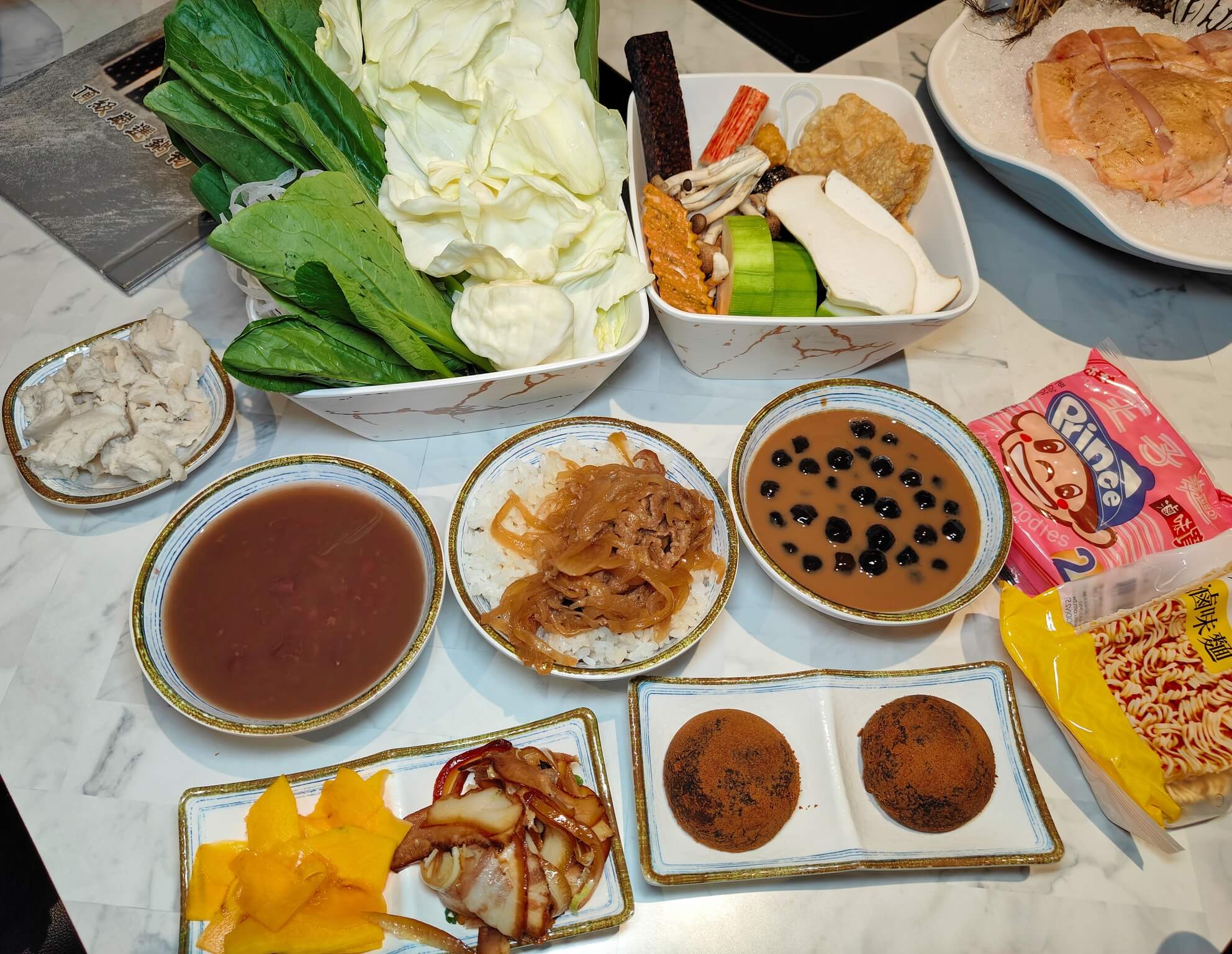 三重美食｜貝斯鍋物、399火鍋吃到飽、生日還會送一粒「肉肉蛋糕」！ @💕小美很愛嚐💕