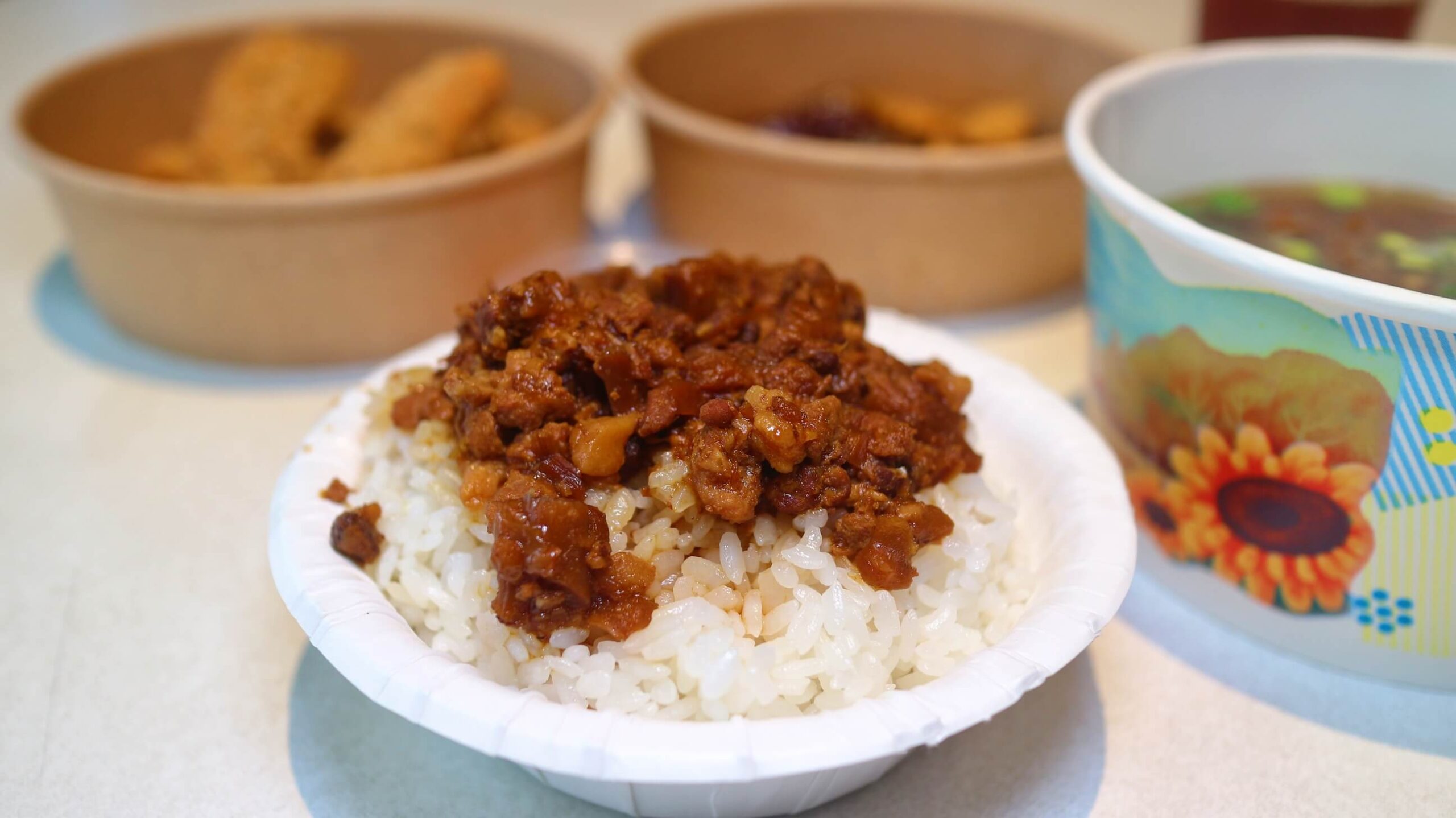 台中美食｜一力發、向上市場內26年老店、超人氣在地平價便當推薦、比臉大雞排！ @💕小美很愛嚐💕