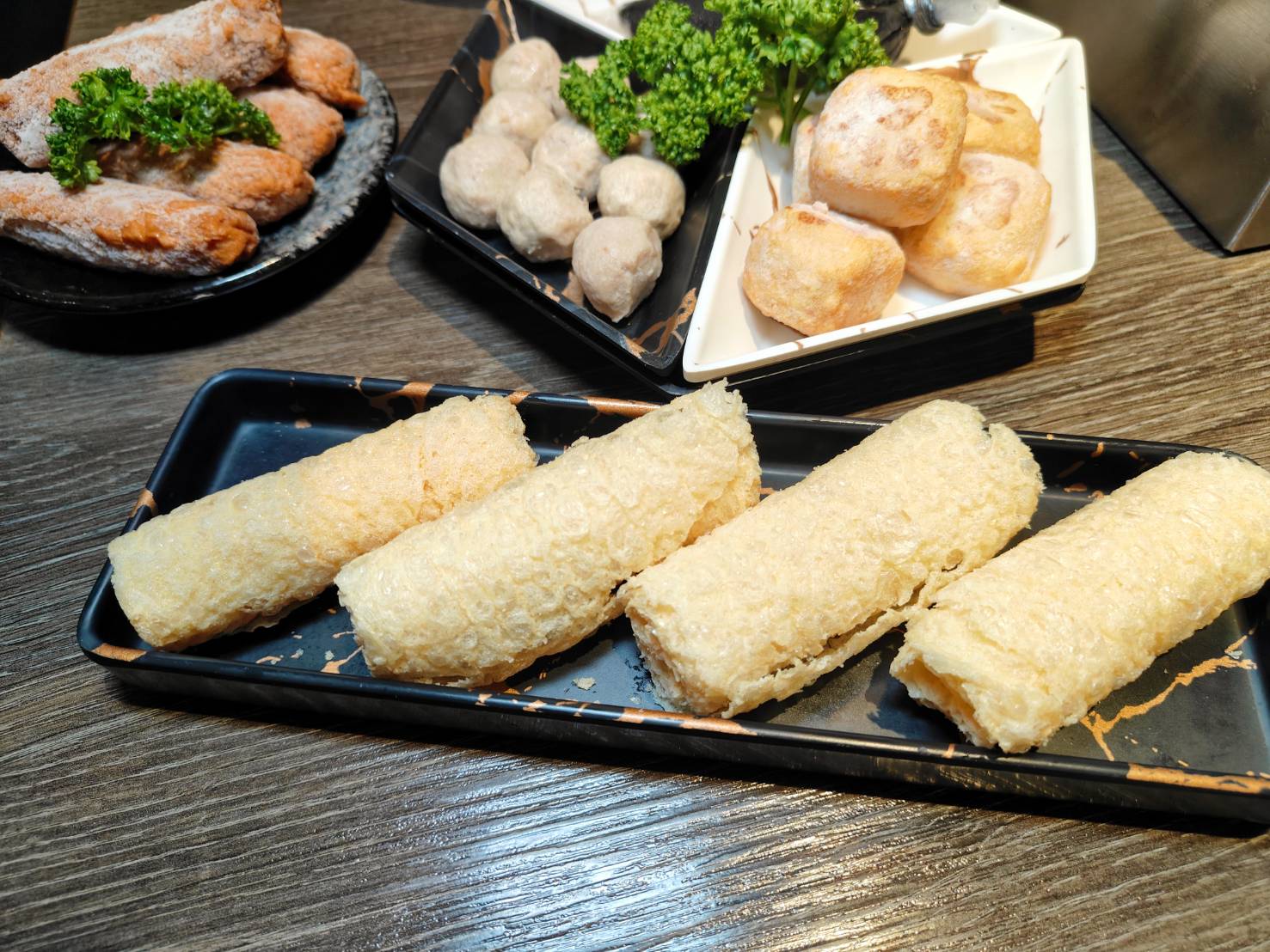台北車站美食｜瓦法奇朵-W.麻辣Bar、隨年齡送超浮誇生日蝦、還有138元小資方案！ @💕小美很愛嚐💕