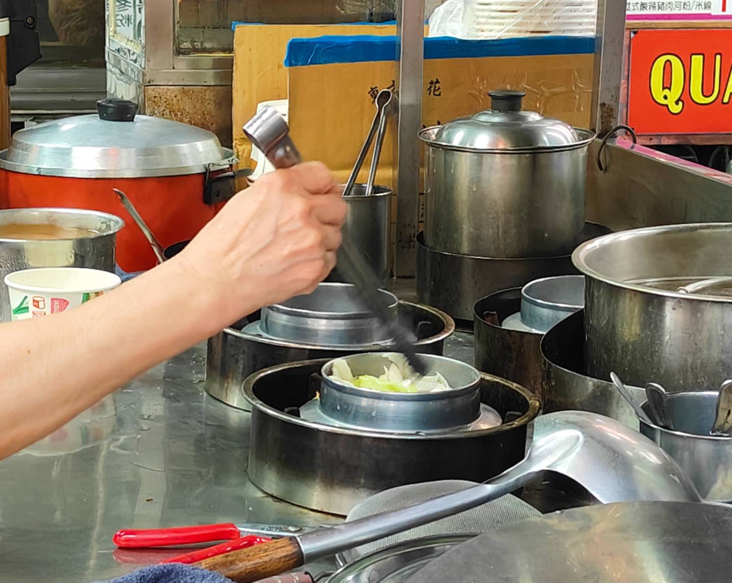 新莊美食｜青菘壽司、只有在地人吃的店、30元味增湯超平價、6大粒綜合壽司獨家口味太特別！ @💕小美很愛嚐💕