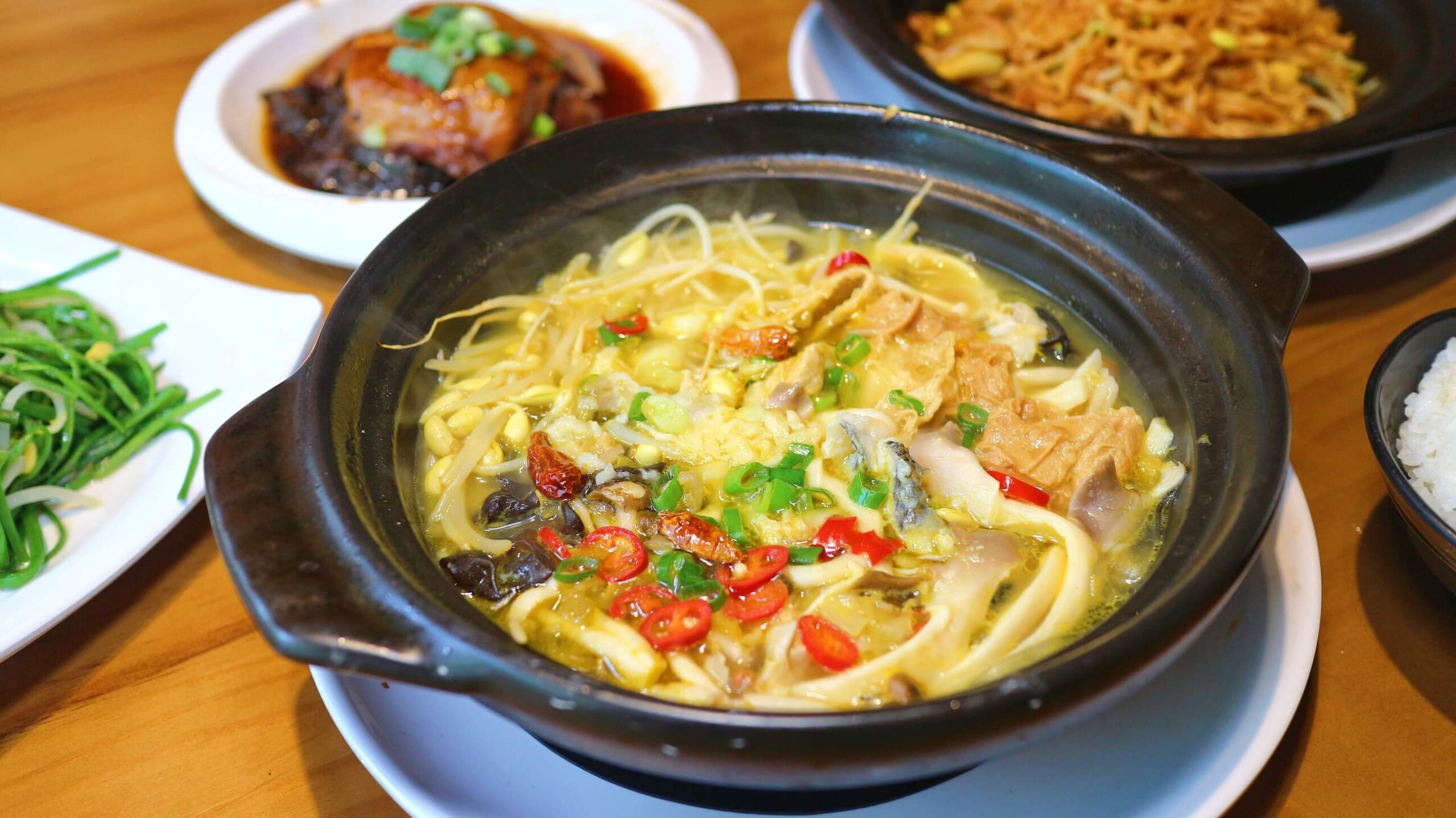 桃園美食｜小紅樓砂鍋菜、新鮮美味現煮、一鍋澎湃到底、桃園包廂餐廳！ @💕小美很愛嚐💕
