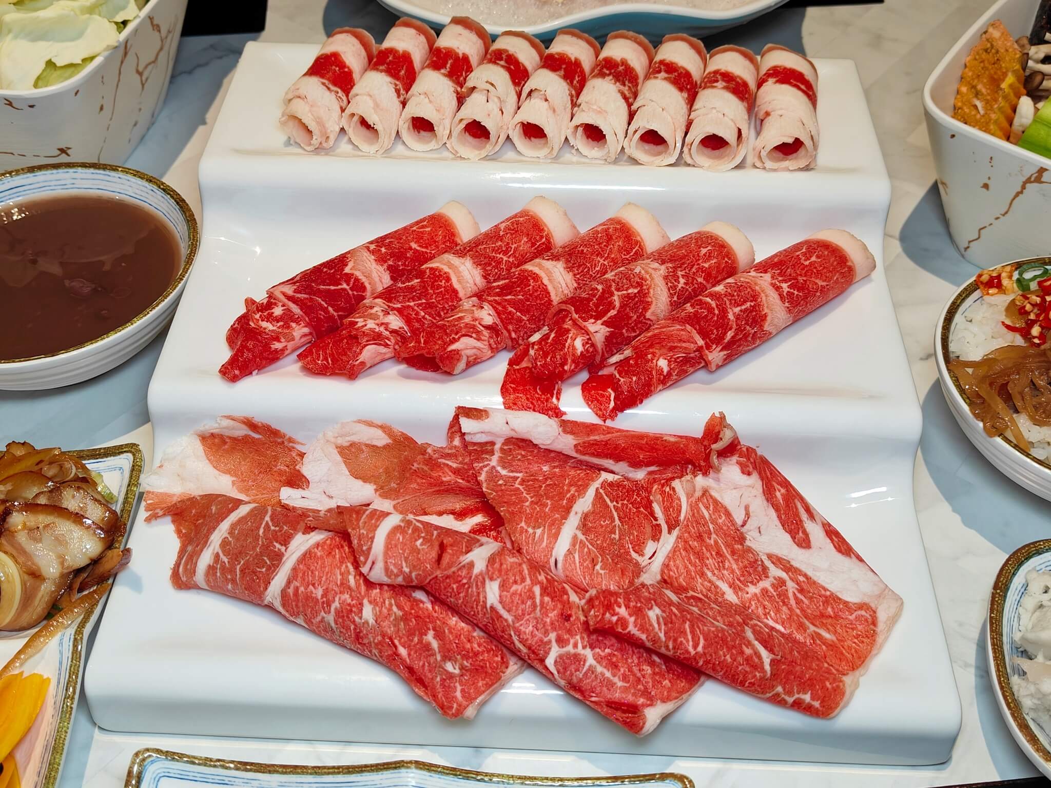 三重美食｜貝斯鍋物、399火鍋吃到飽、生日還會送一粒「肉肉蛋糕」！ @💕小美很愛嚐💕