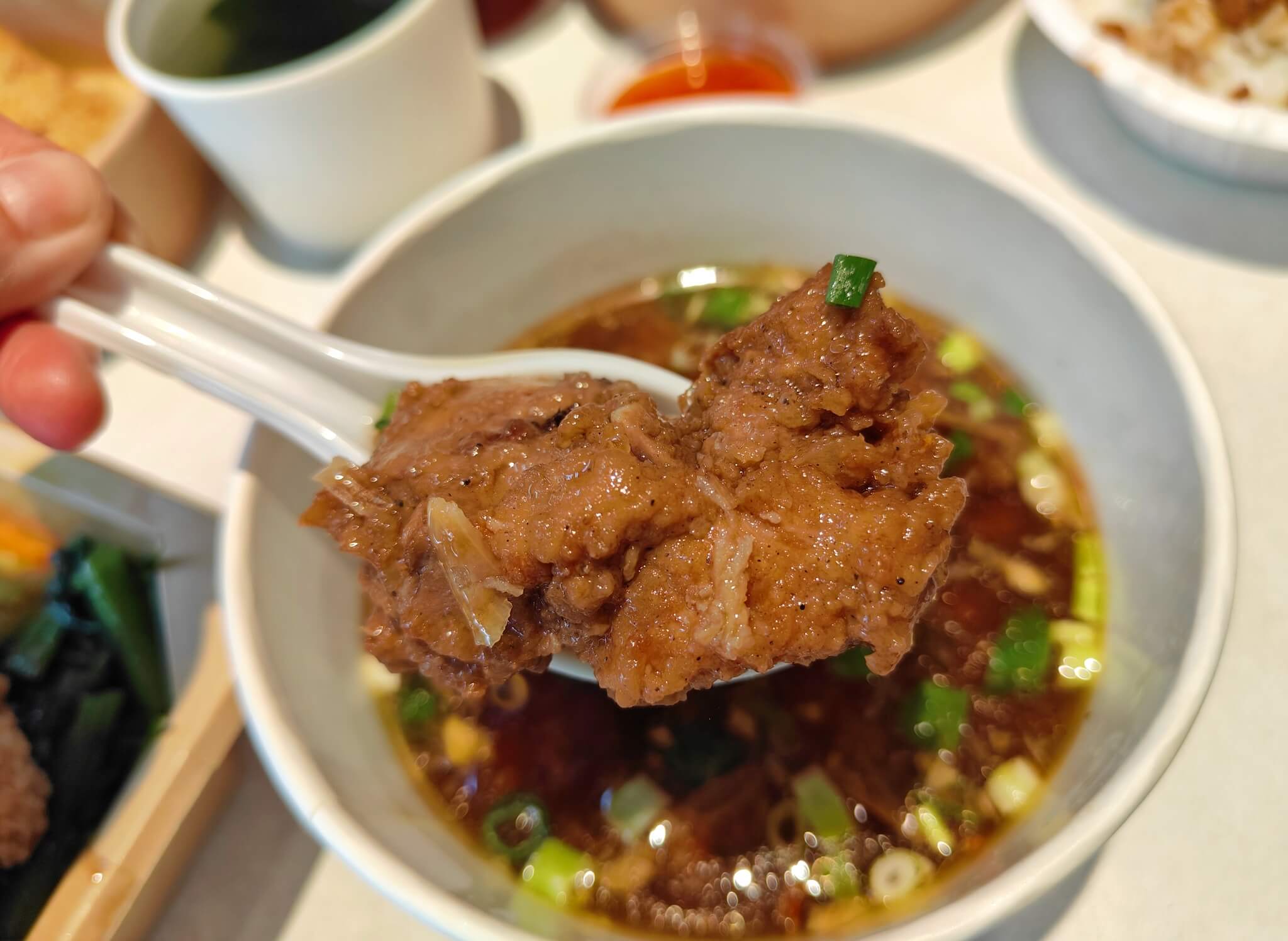 台中美食｜一力發、向上市場內26年老店、超人氣在地平價便當推薦、比臉大雞排！ @💕小美很愛嚐💕