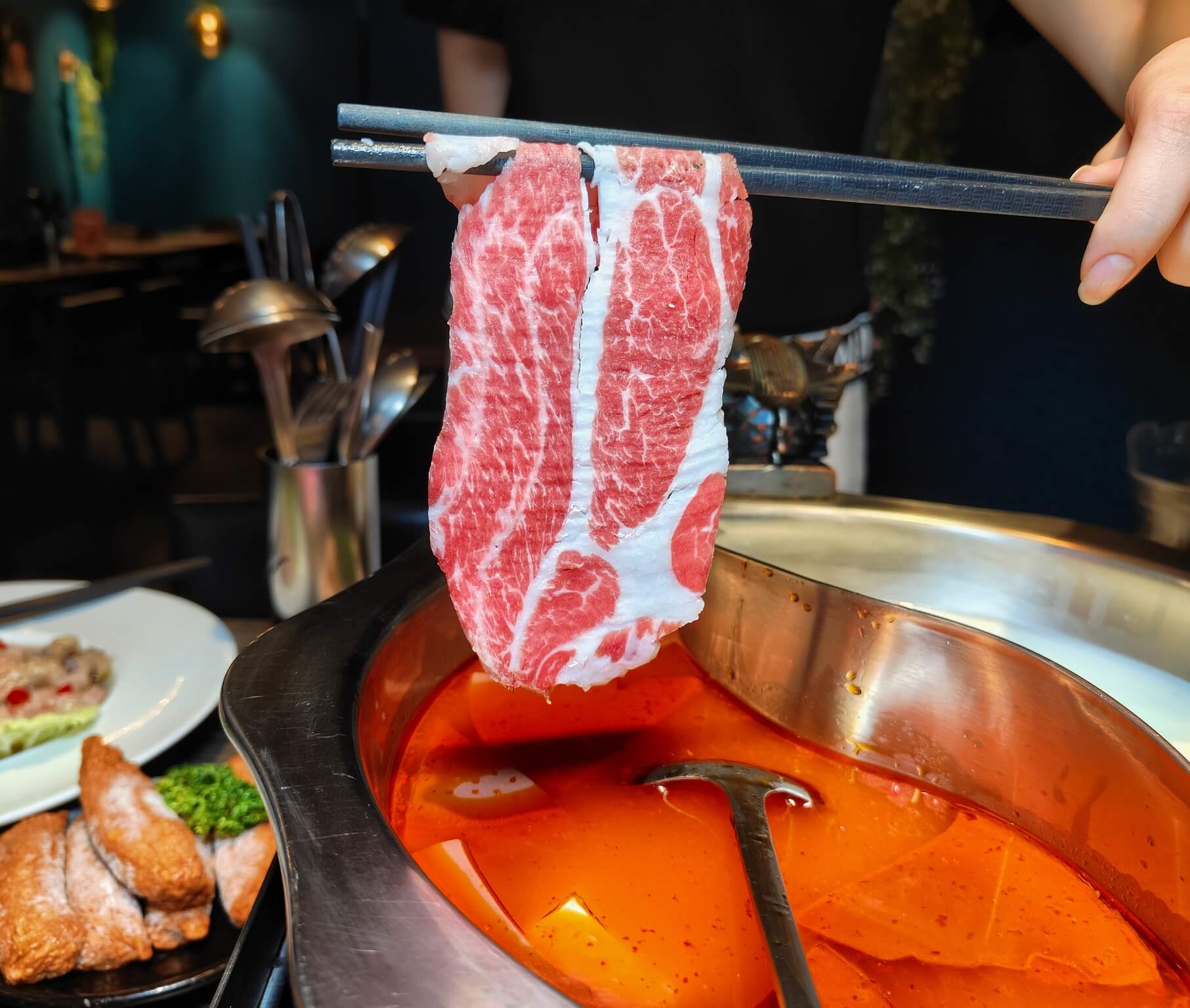 台北車站美食｜瓦法奇朵-W.麻辣Bar、隨年齡送超浮誇生日蝦、還有138元小資方案！ @💕小美很愛嚐💕