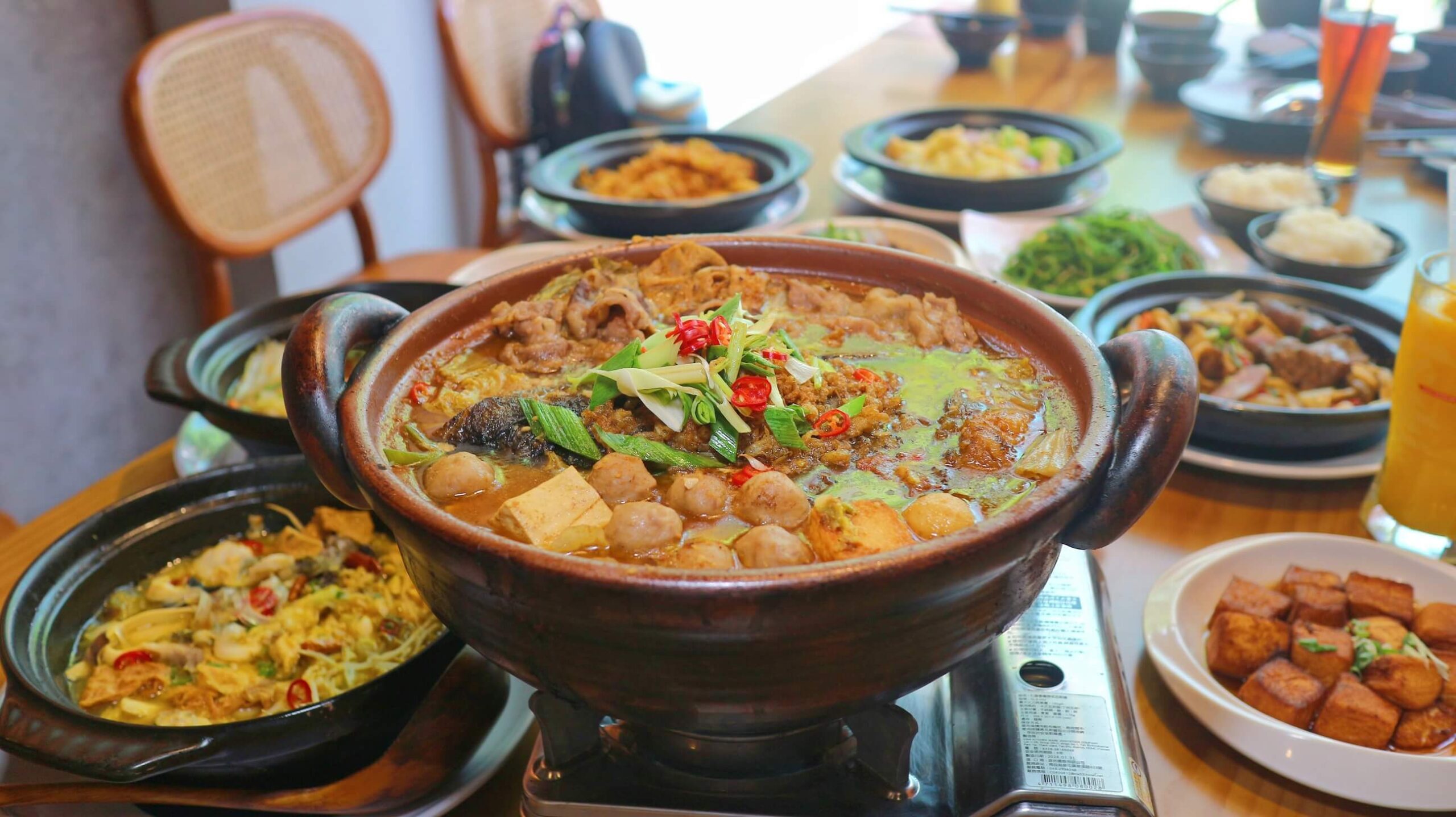 桃園美食｜小紅樓砂鍋菜、新鮮美味現煮、一鍋澎湃到底、桃園包廂餐廳！ @💕小美很愛嚐💕