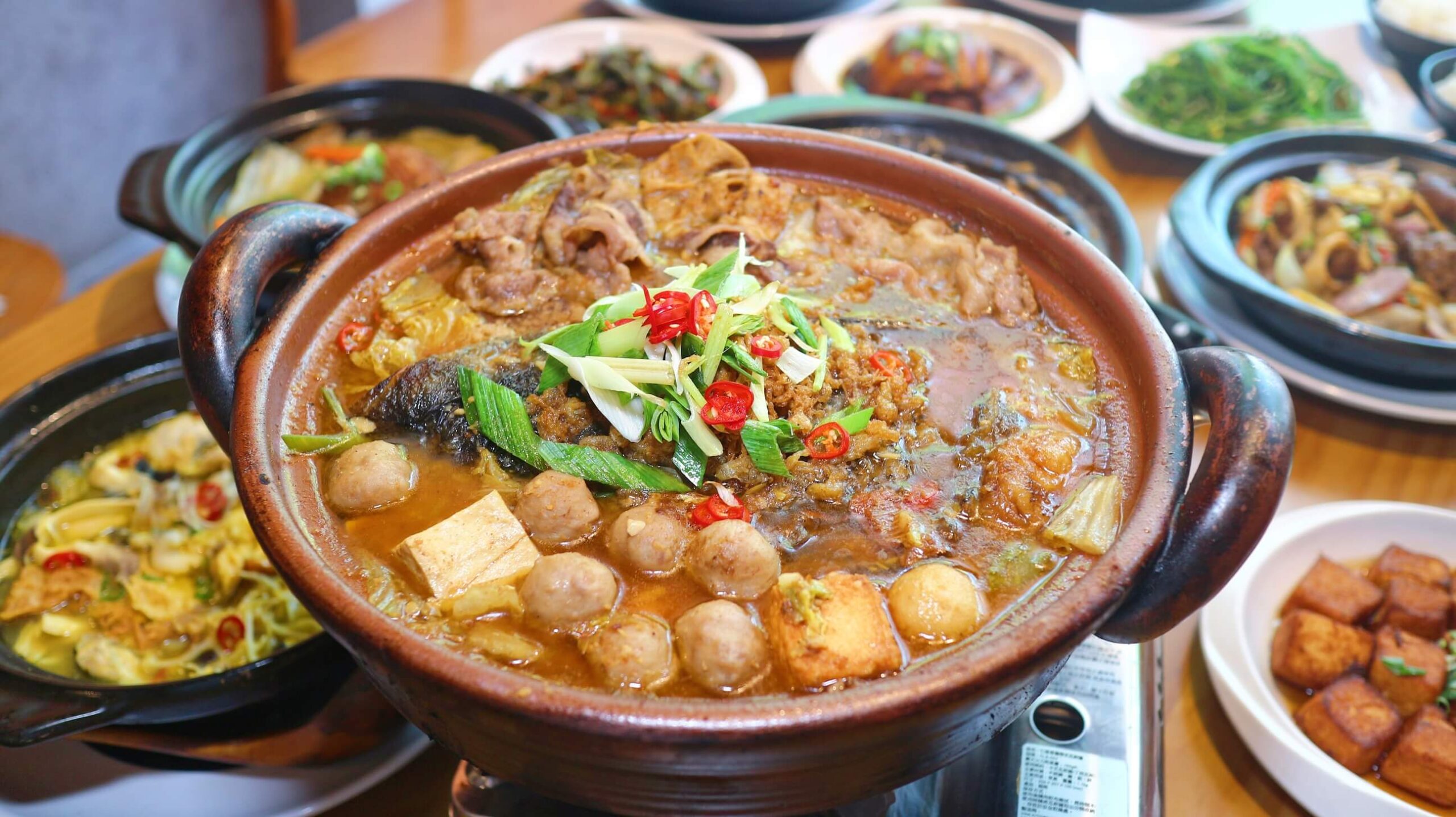 桃園美食｜小紅樓砂鍋菜、新鮮美味現煮、一鍋澎湃到底、桃園包廂餐廳！ @💕小美很愛嚐💕