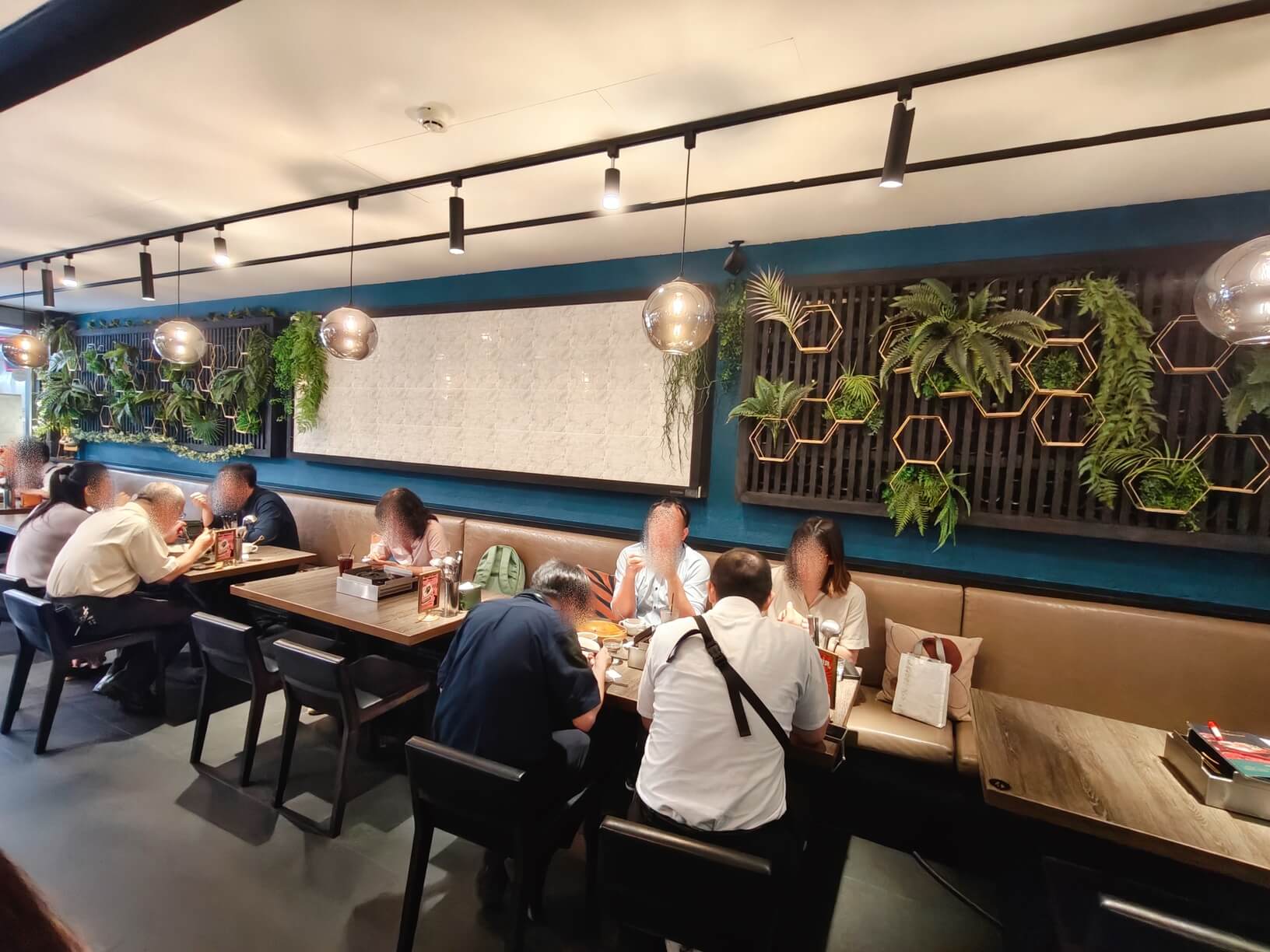 台北車站美食｜瓦法奇朵-W.麻辣Bar、隨年齡送超浮誇生日蝦、還有138元小資方案！ @💕小美很愛嚐💕